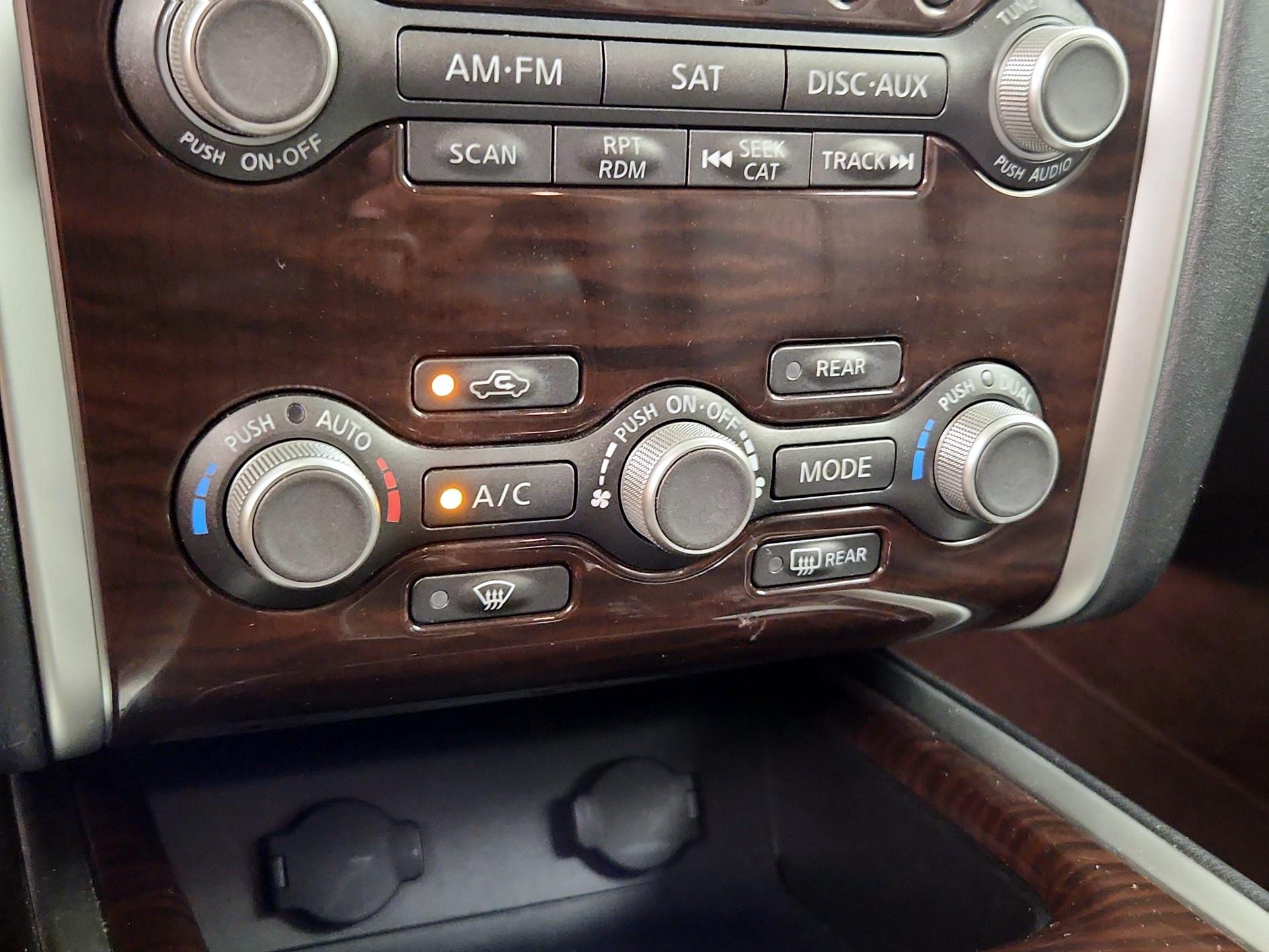 Thumbnail: 2014 Nissan Pathfinder - 17