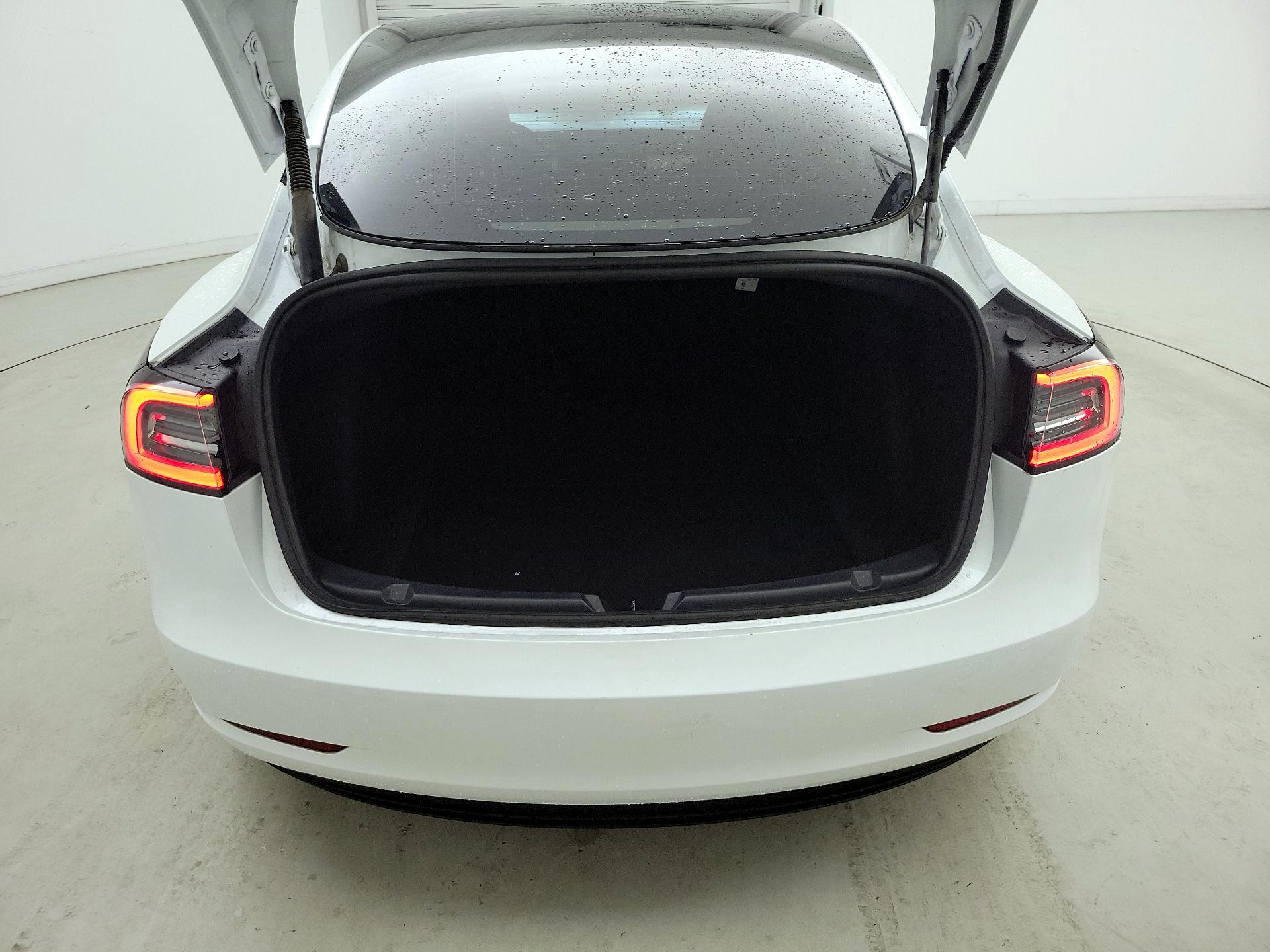 Thumbnail: 2023 Tesla Model 3 - 19
