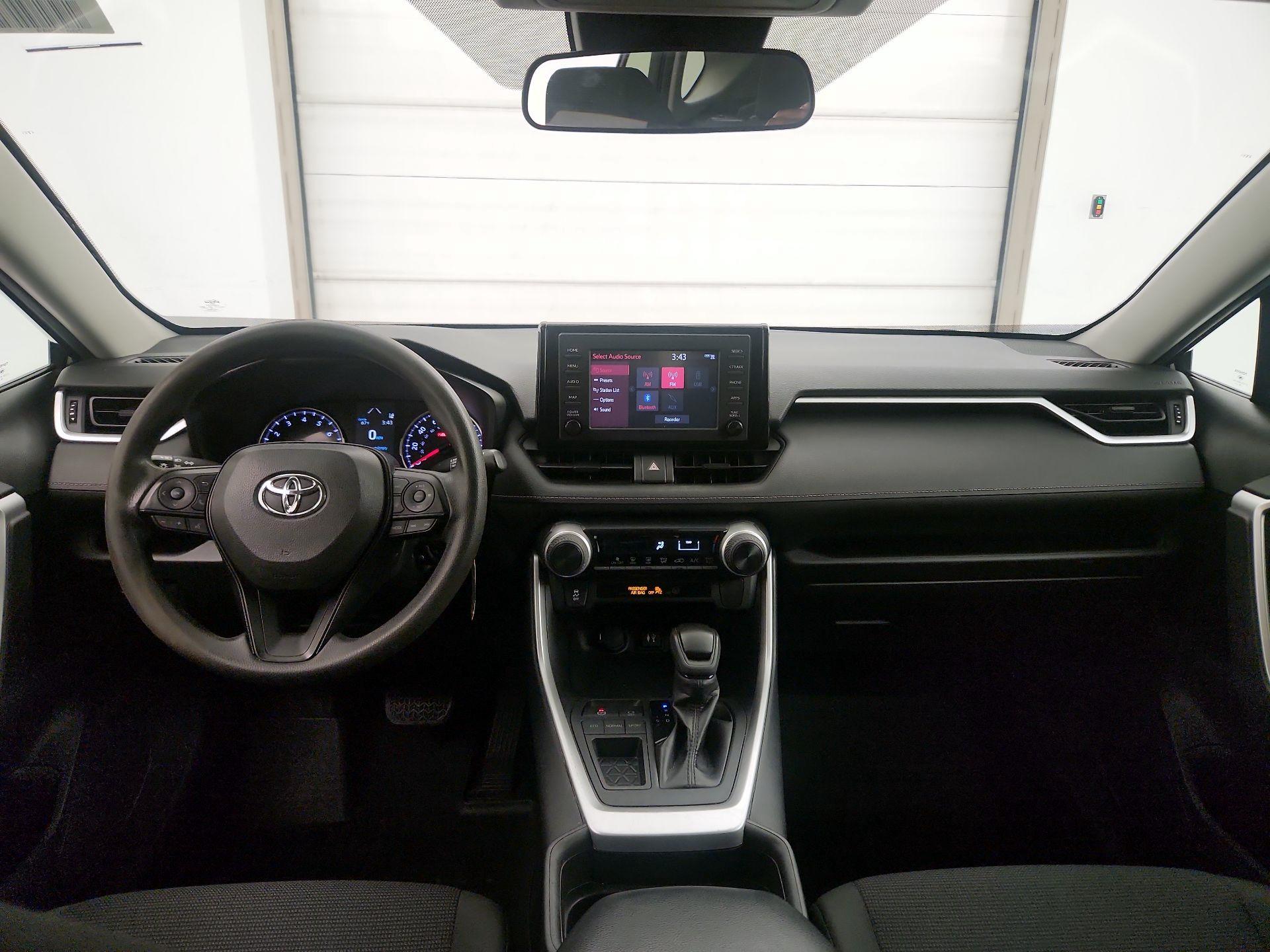 Thumbnail: 2019 Toyota RAV4 - 9