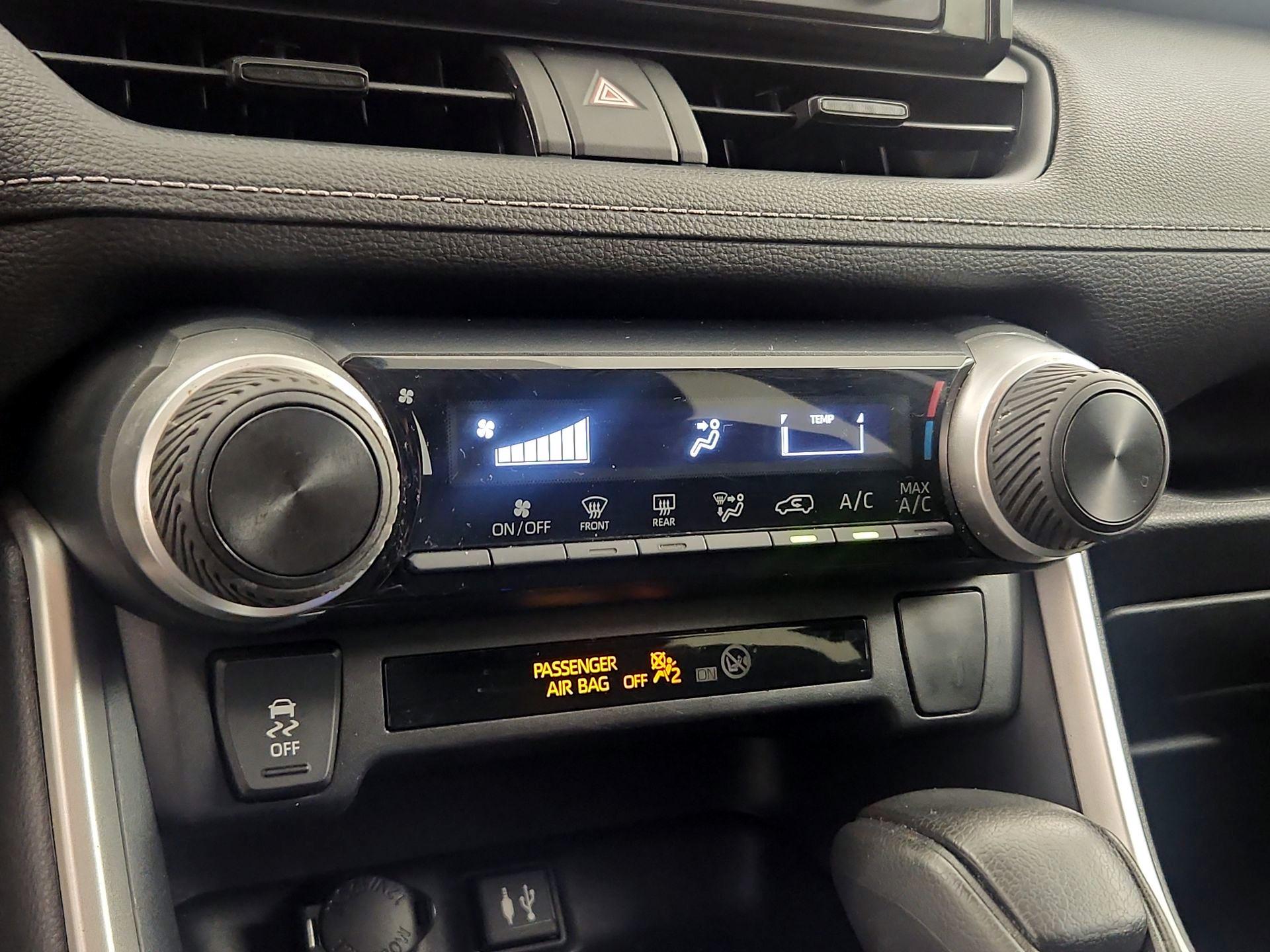Thumbnail: 2019 Toyota RAV4 - 16