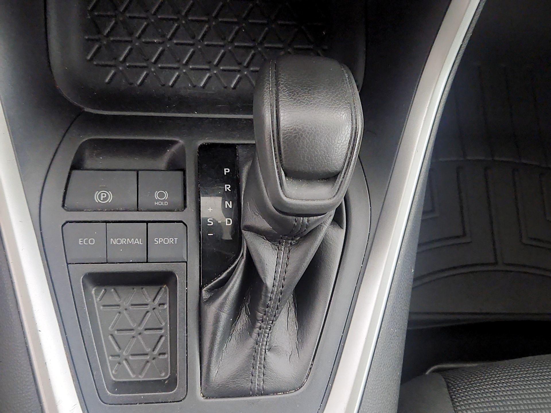 Thumbnail: 2019 Toyota RAV4 - 17