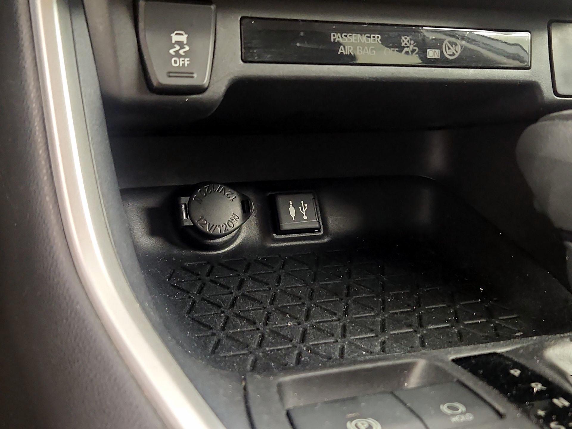 Thumbnail: 2019 Toyota RAV4 - 18
