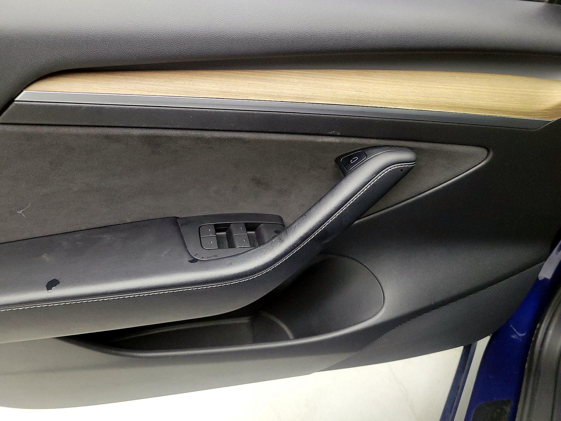 Thumbnail: 2022 Tesla Model 3 - 12