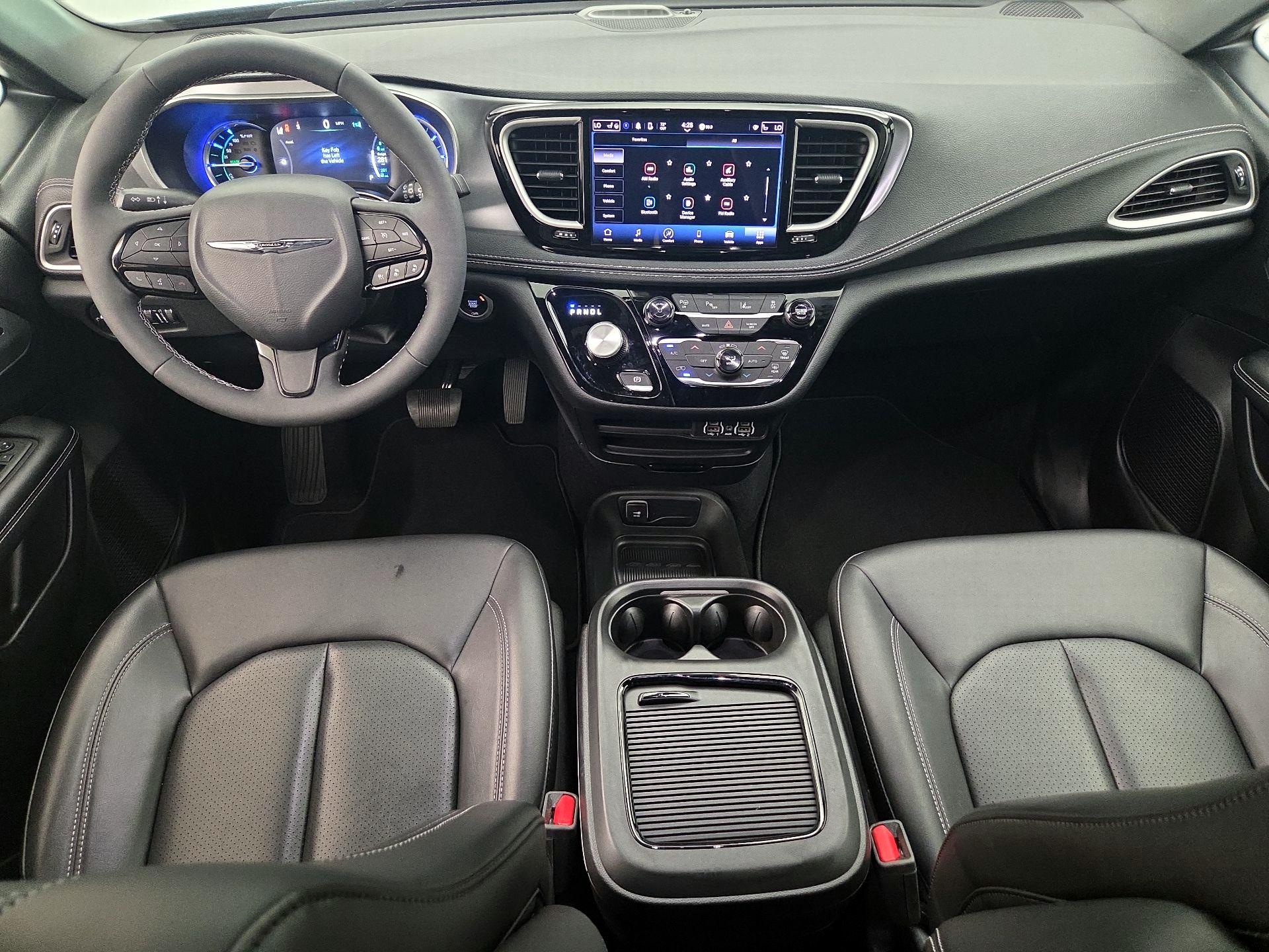 Thumbnail: 2023 Chrysler Pacifica - 9