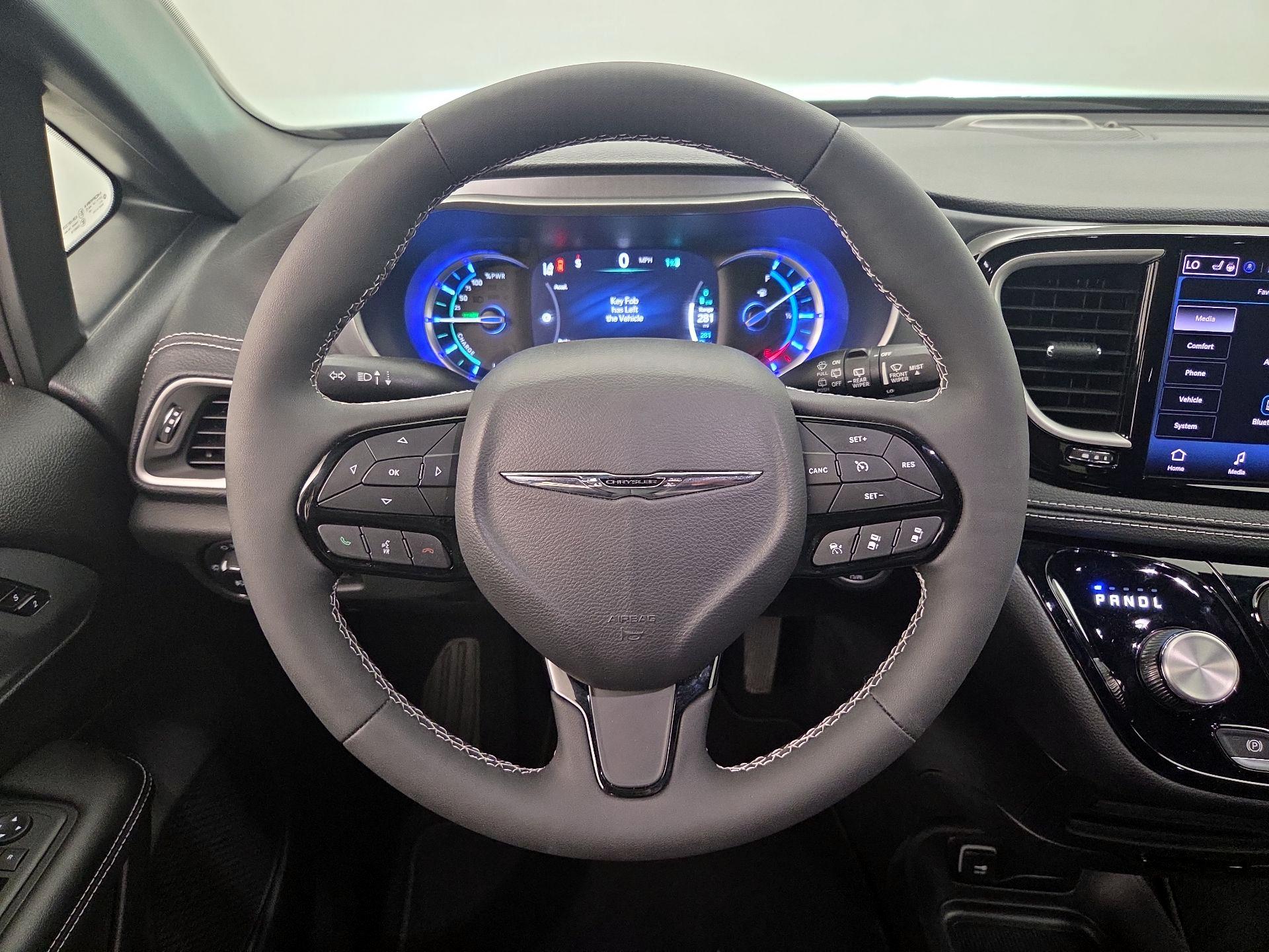 Thumbnail: 2023 Chrysler Pacifica - 10