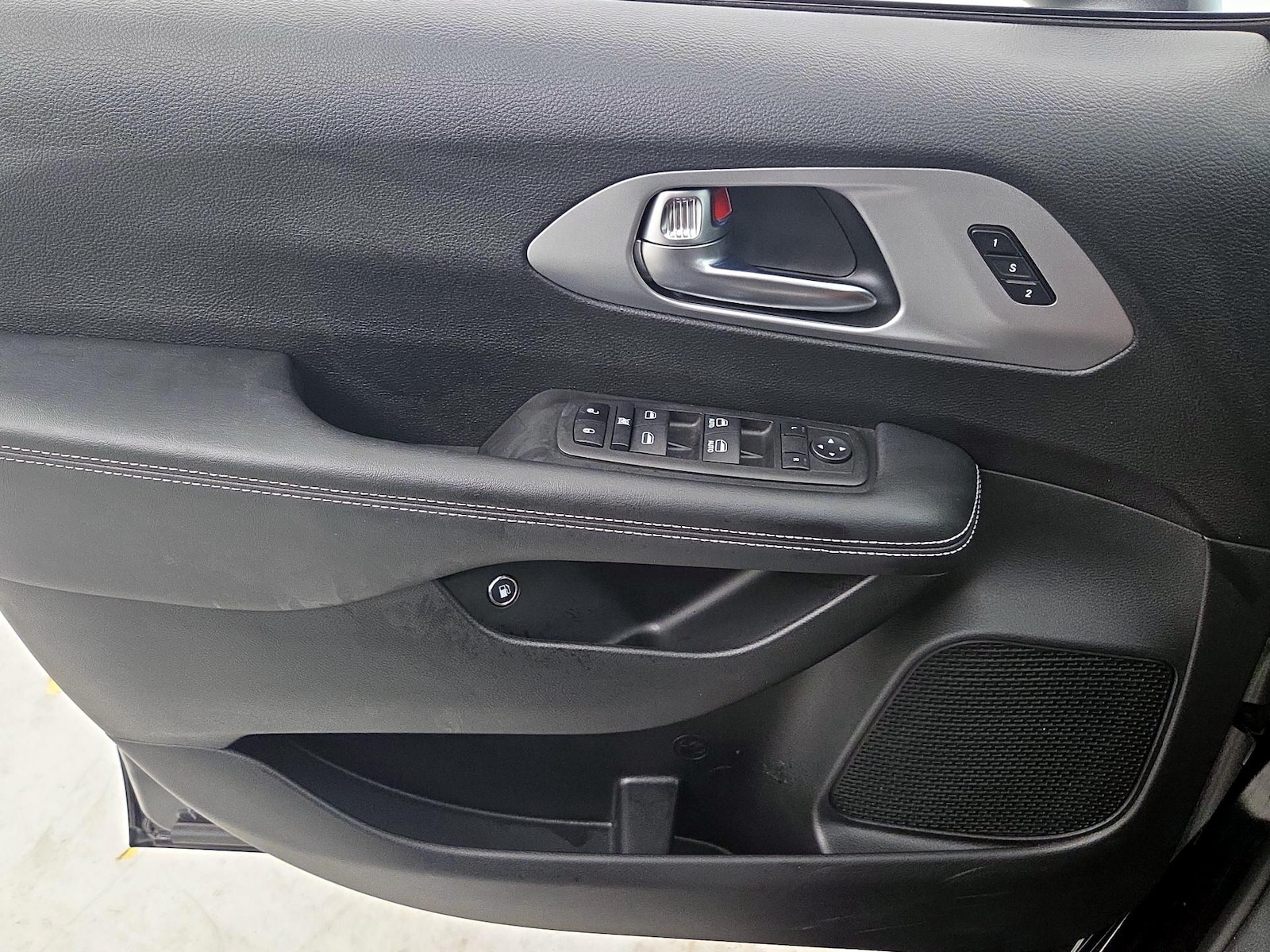 2023 Chrysler Pacifica Hybrid Touring L - Photo 13