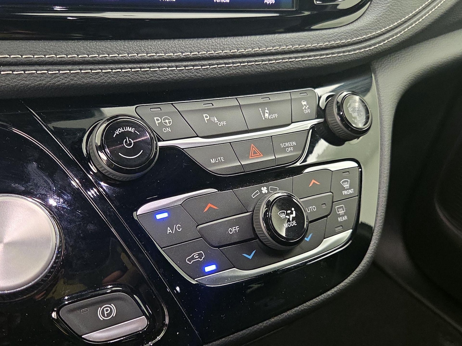 2023 Chrysler Pacifica Hybrid Touring L - Photo 17