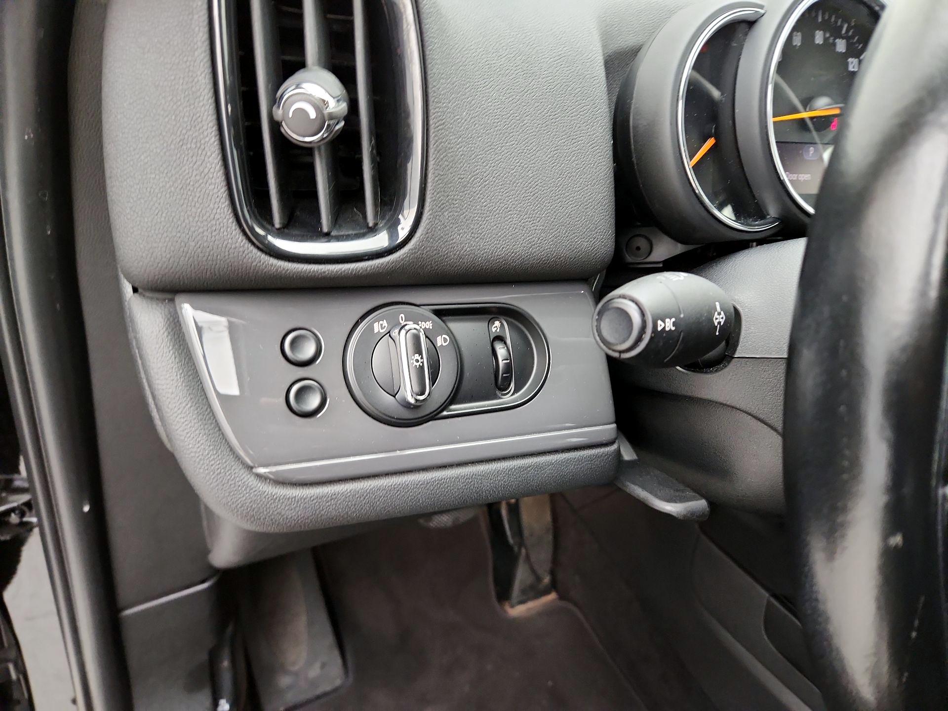 Thumbnail: 2017 MINI Cooper Countryman - 13
