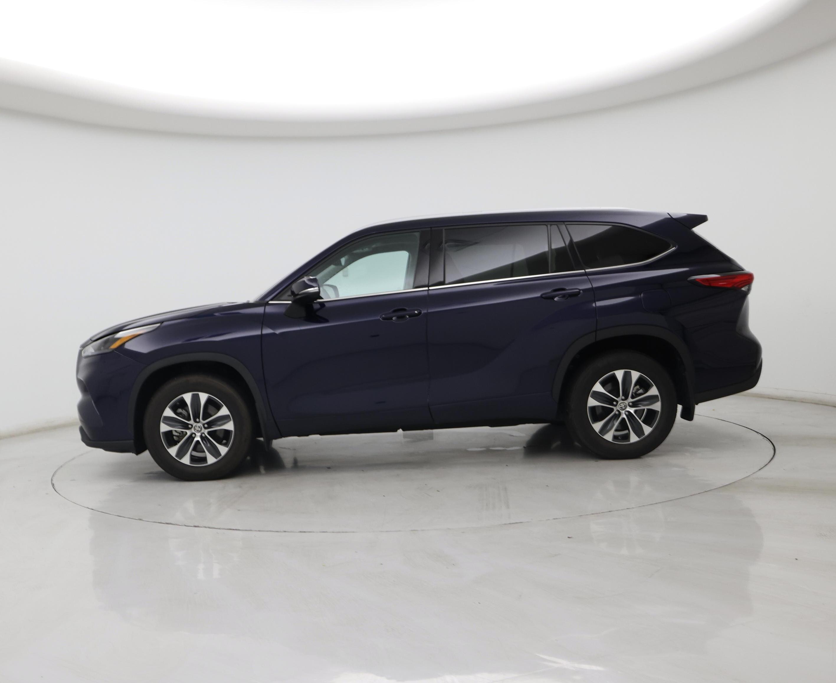 Thumbnail: 2022 Toyota Highlander - 3