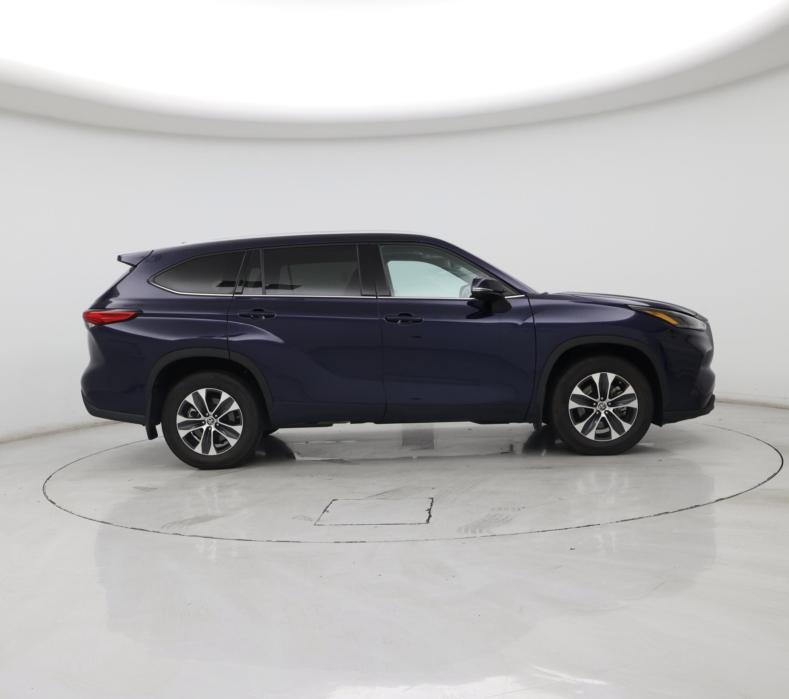 Thumbnail: 2022 Toyota Highlander - 7