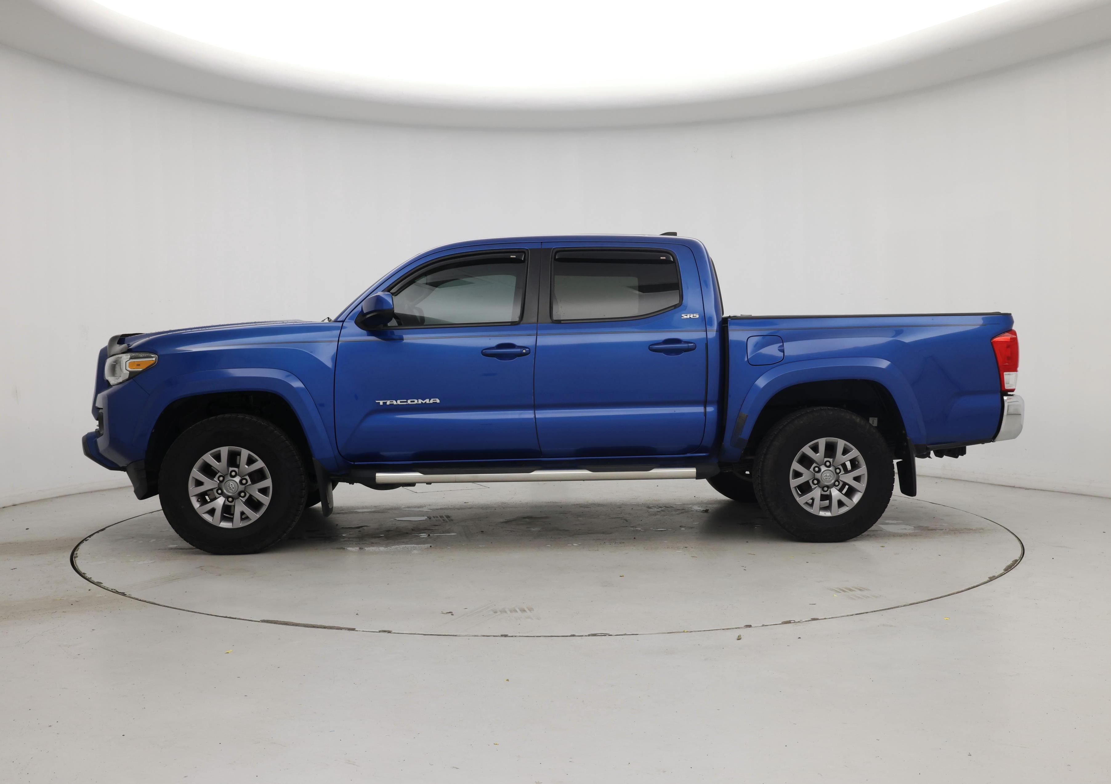 Thumbnail: 2016 Toyota Tacoma - 3