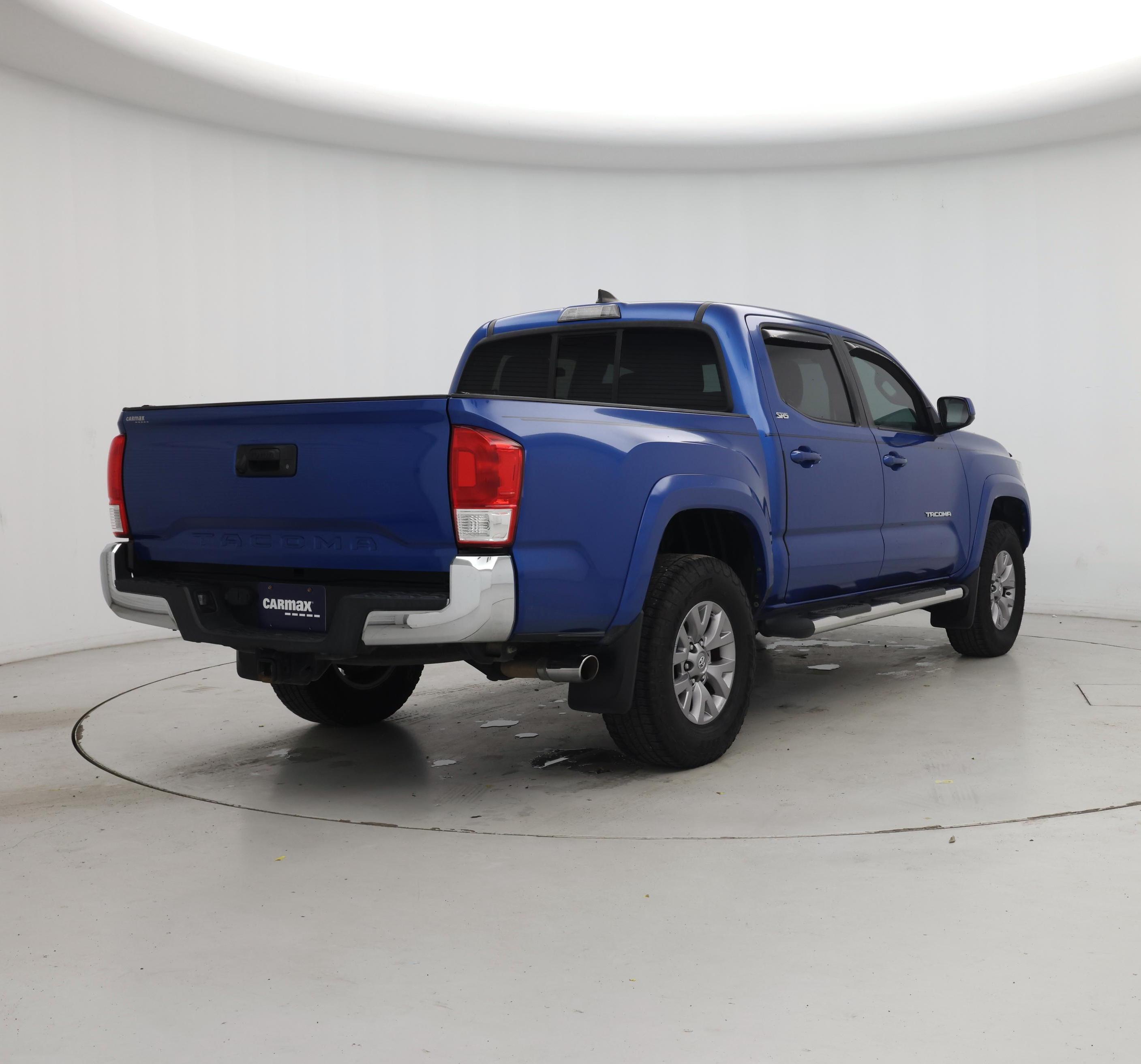 Thumbnail: 2016 Toyota Tacoma - 8