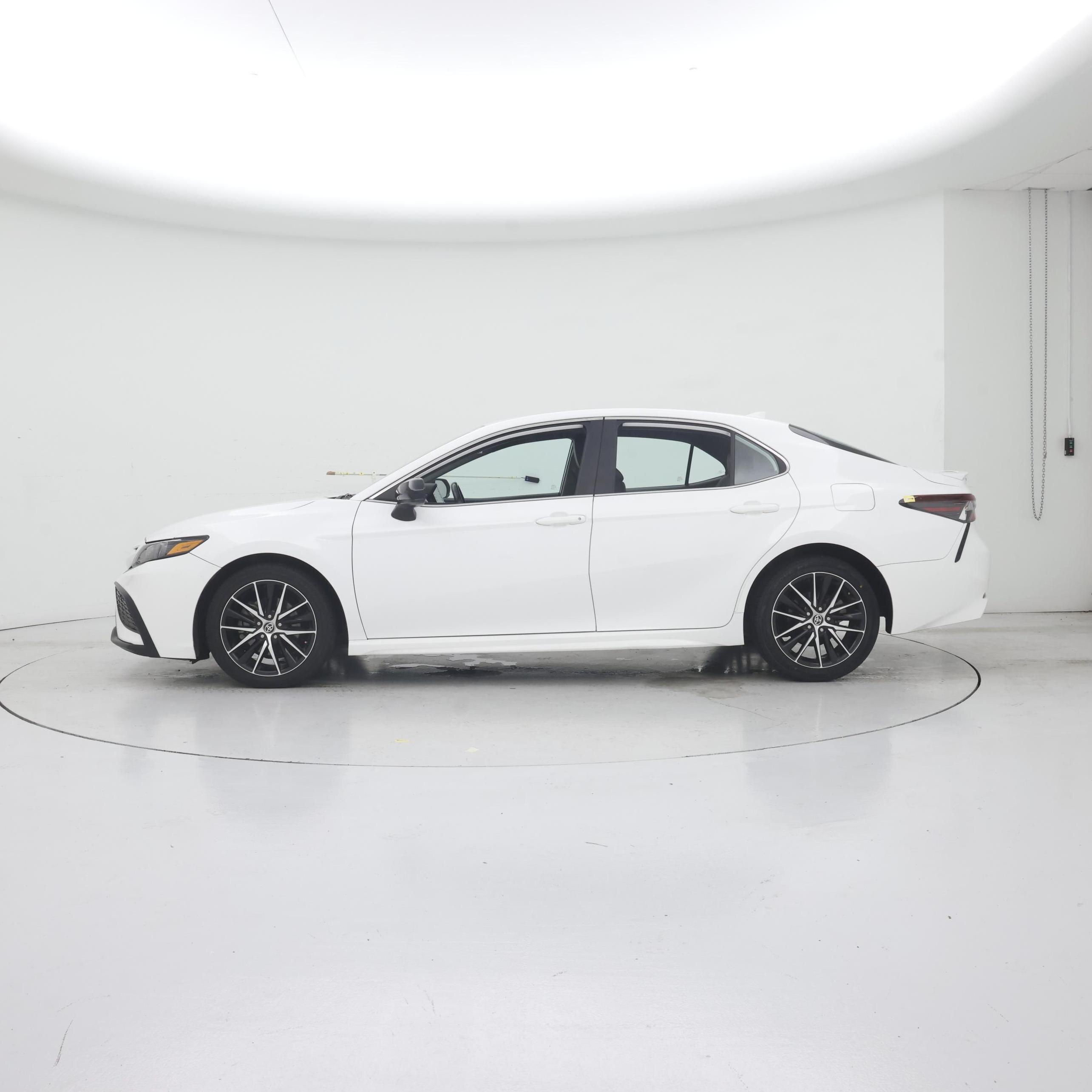 Thumbnail: 2021 Toyota Camry - 3