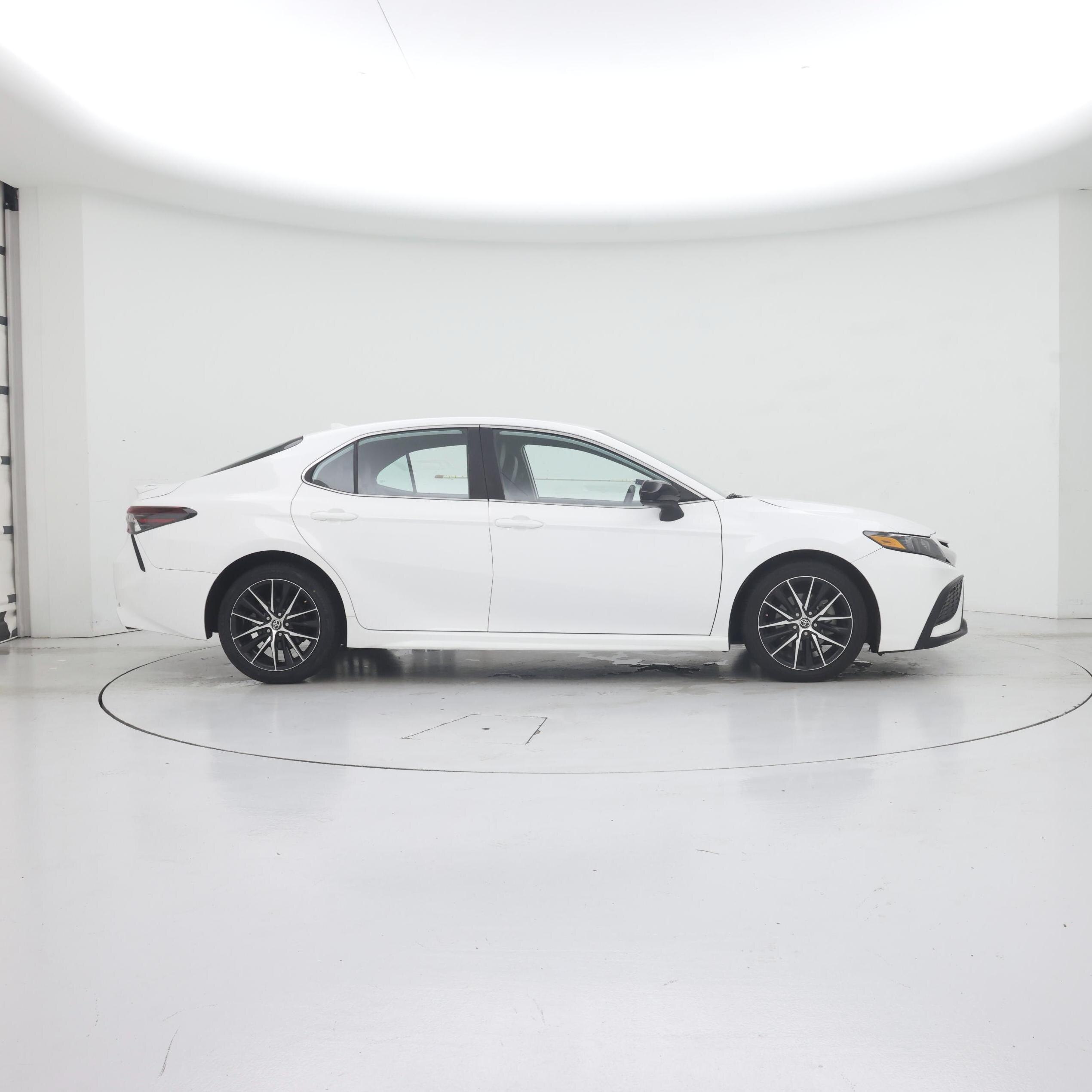 Thumbnail: 2021 Toyota Camry - 7