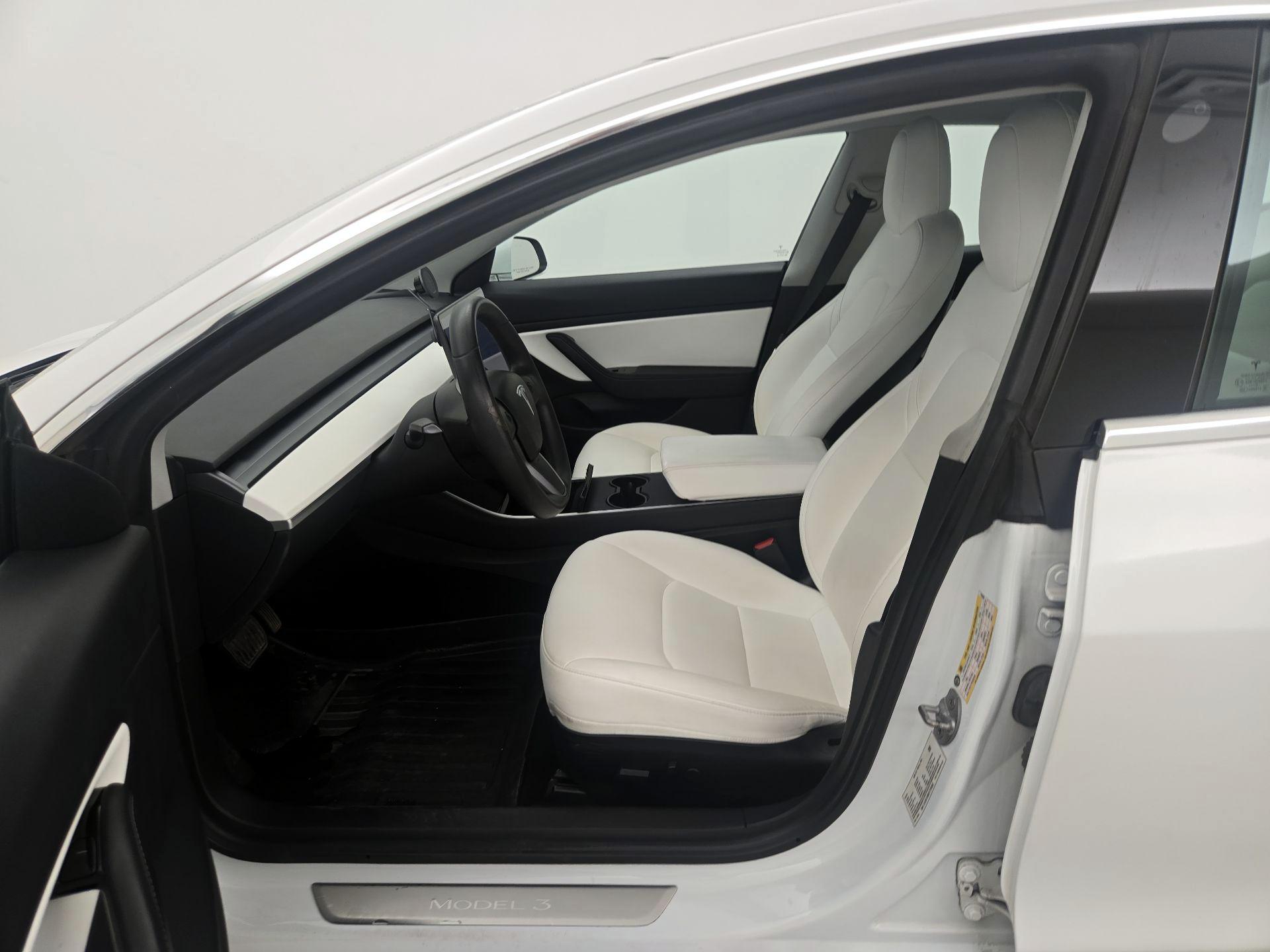 Thumbnail: 2020 Tesla Model 3 - 11
