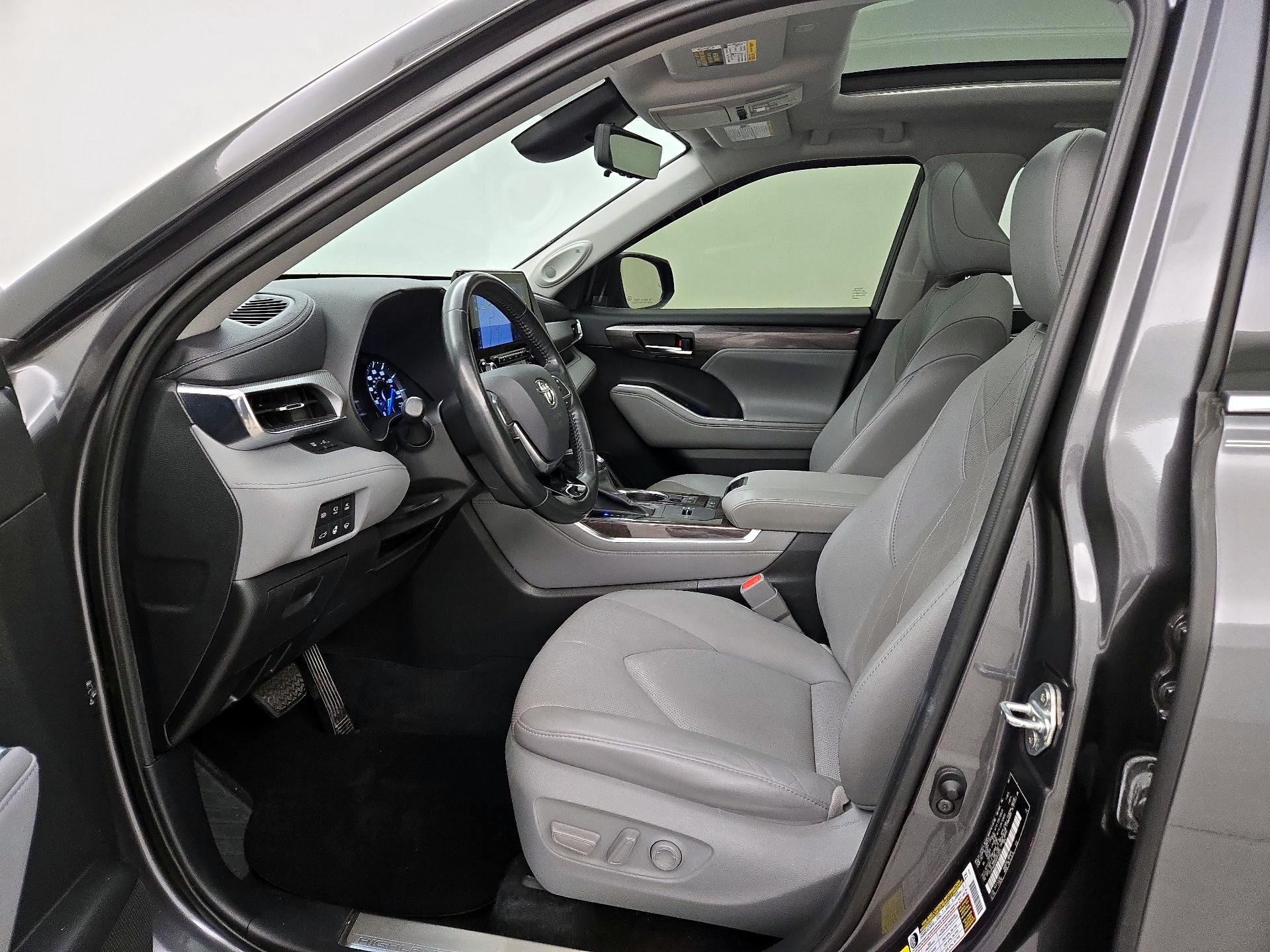Thumbnail: 2021 Toyota Highlander - 11