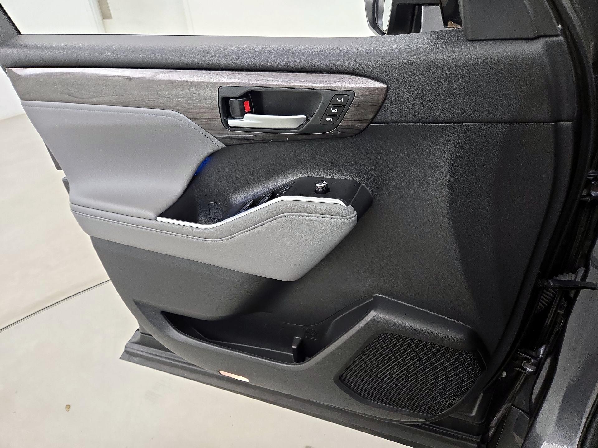 Thumbnail: 2021 Toyota Highlander - 12