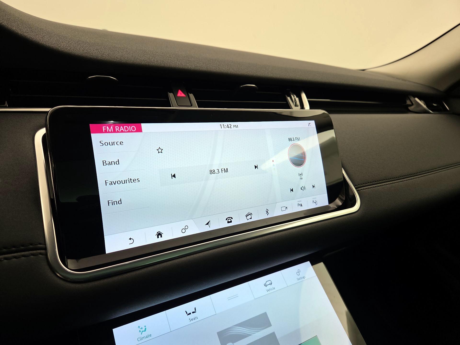 Thumbnail: 2020 Land Rover Range Rover Evoque - 15