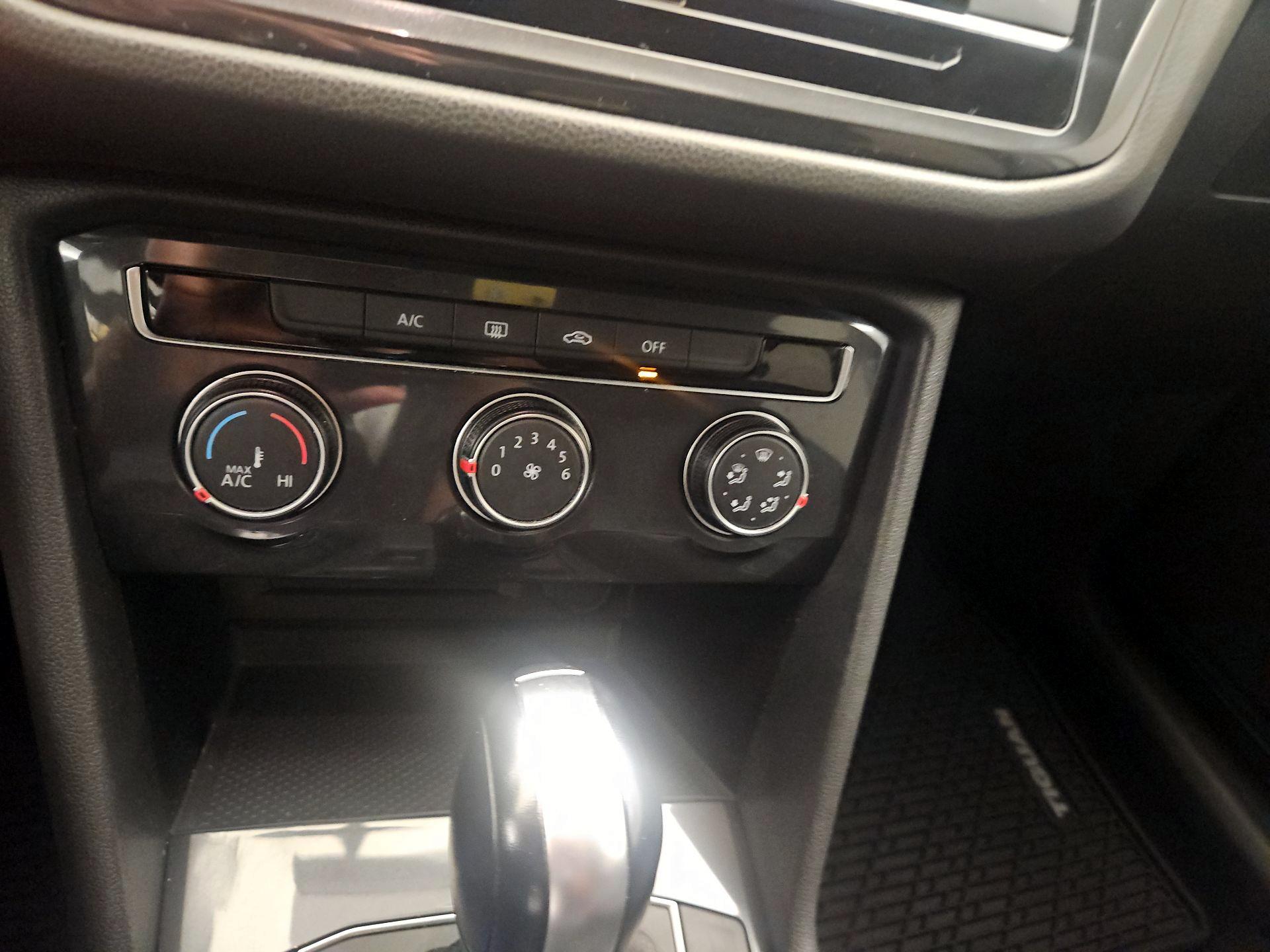 Thumbnail: 2021 Volkswagen Tiguan - 16