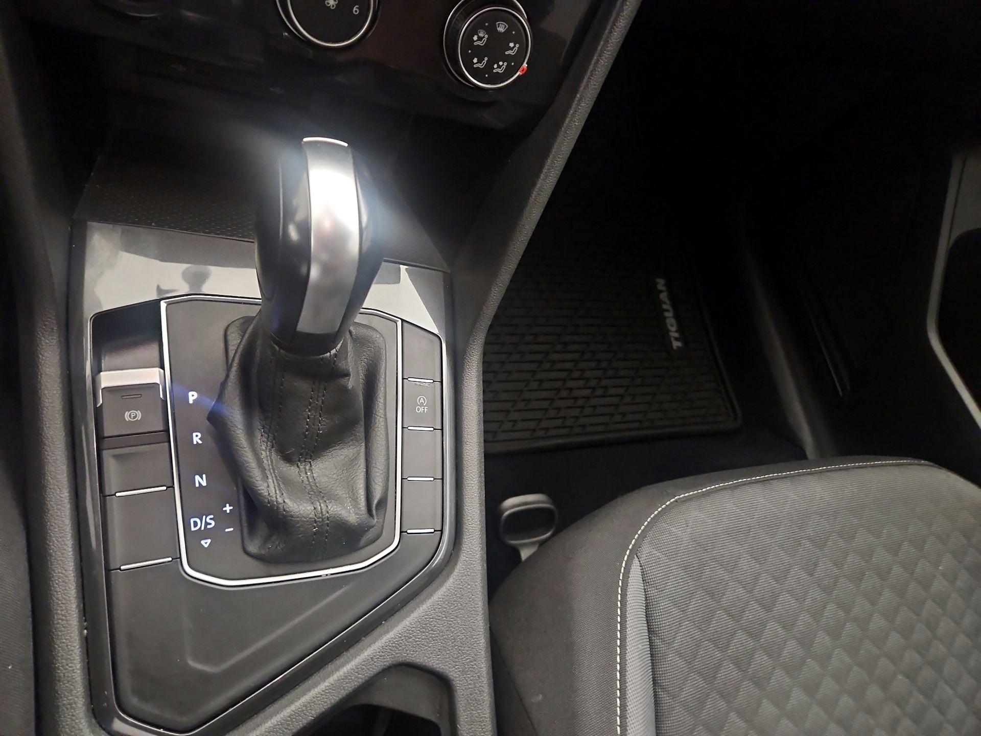 Thumbnail: 2021 Volkswagen Tiguan - 17