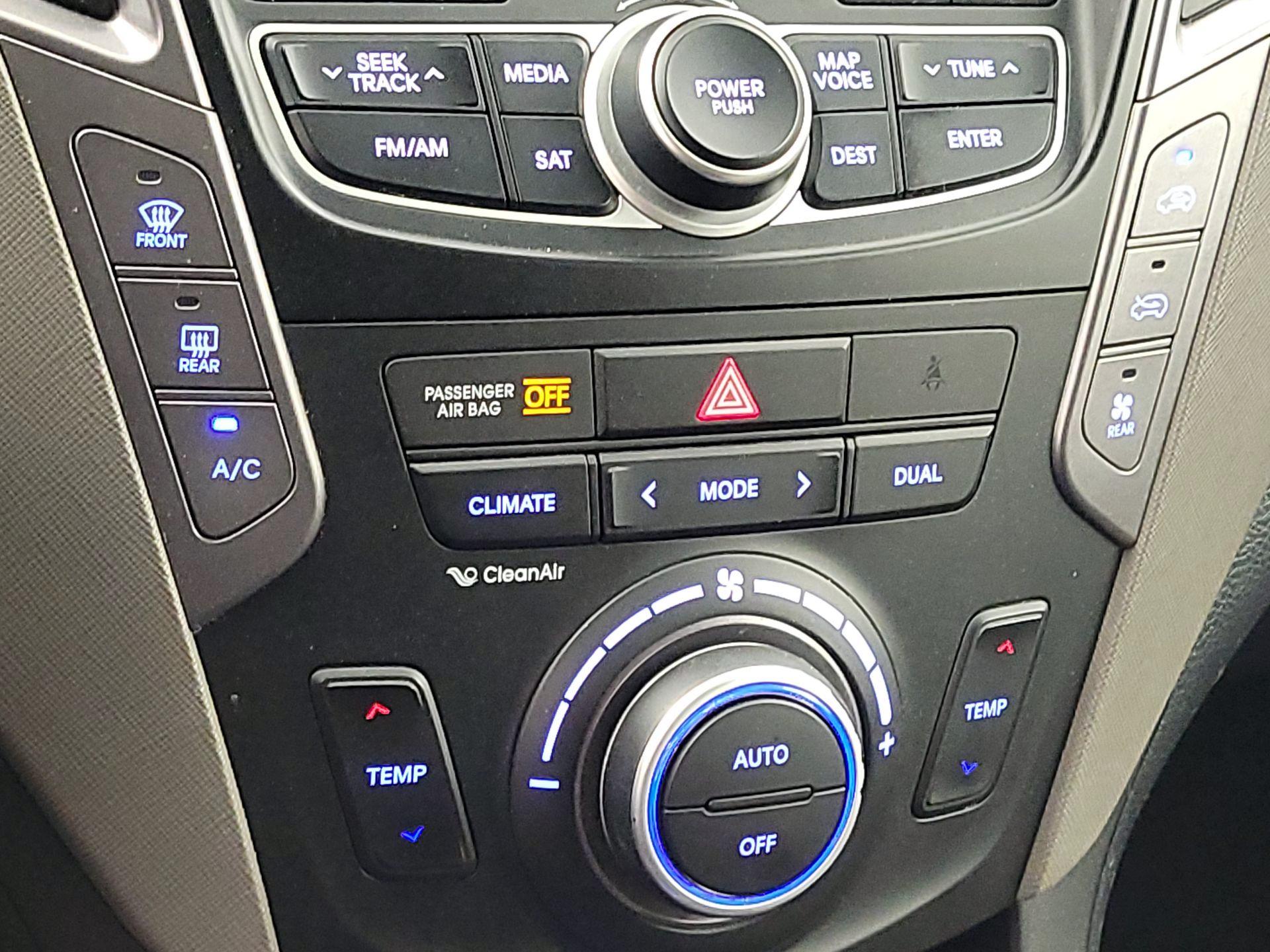 Thumbnail: 2015 Hyundai Santa Fe - 17