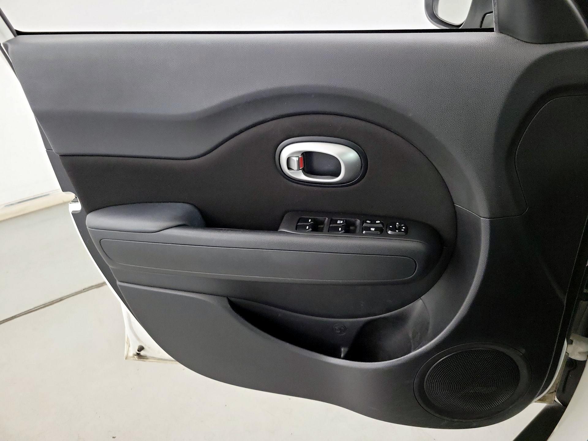 Thumbnail: 2016 Kia Soul - 12