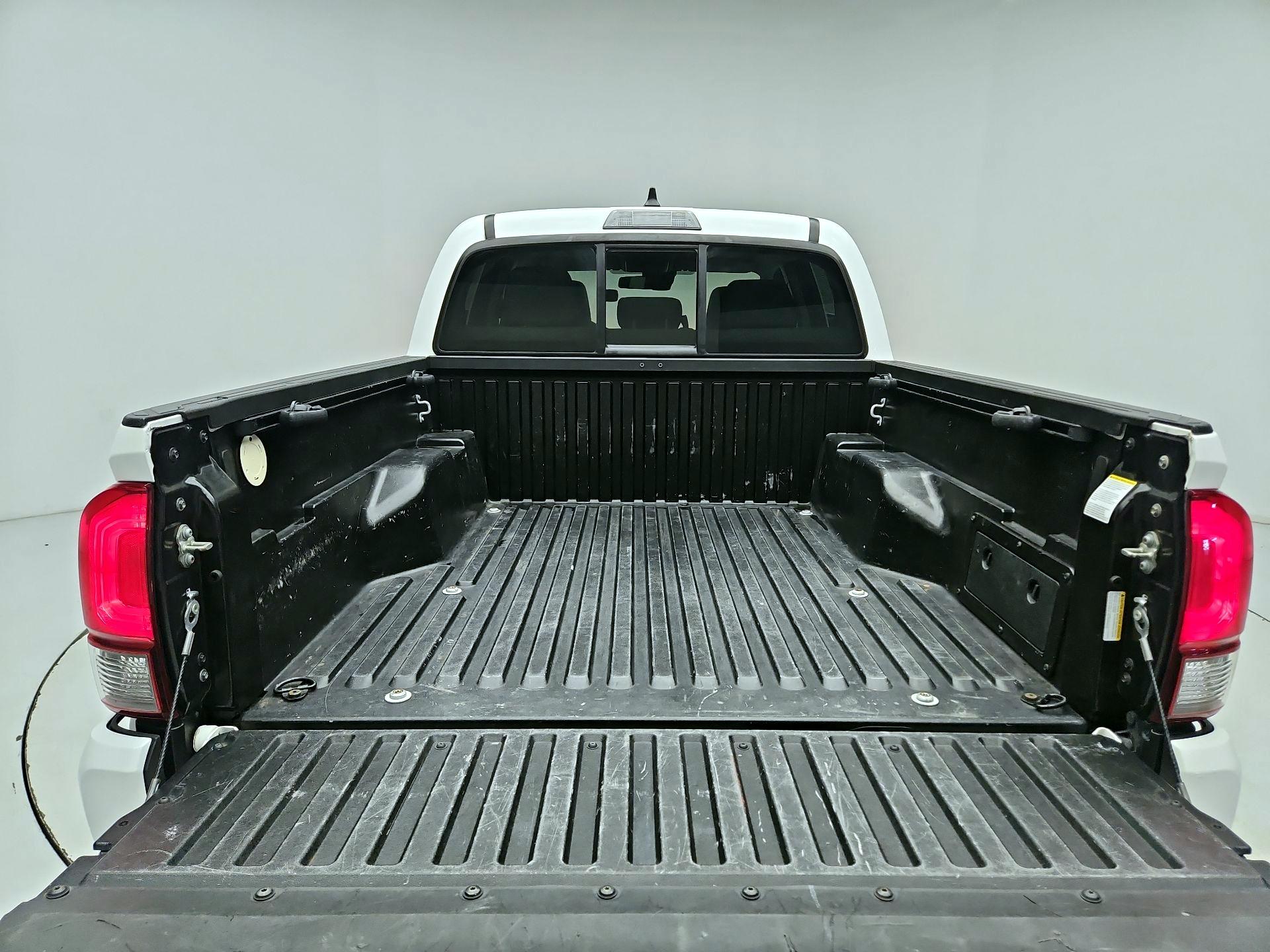 Thumbnail: 2020 Toyota Tacoma - 20