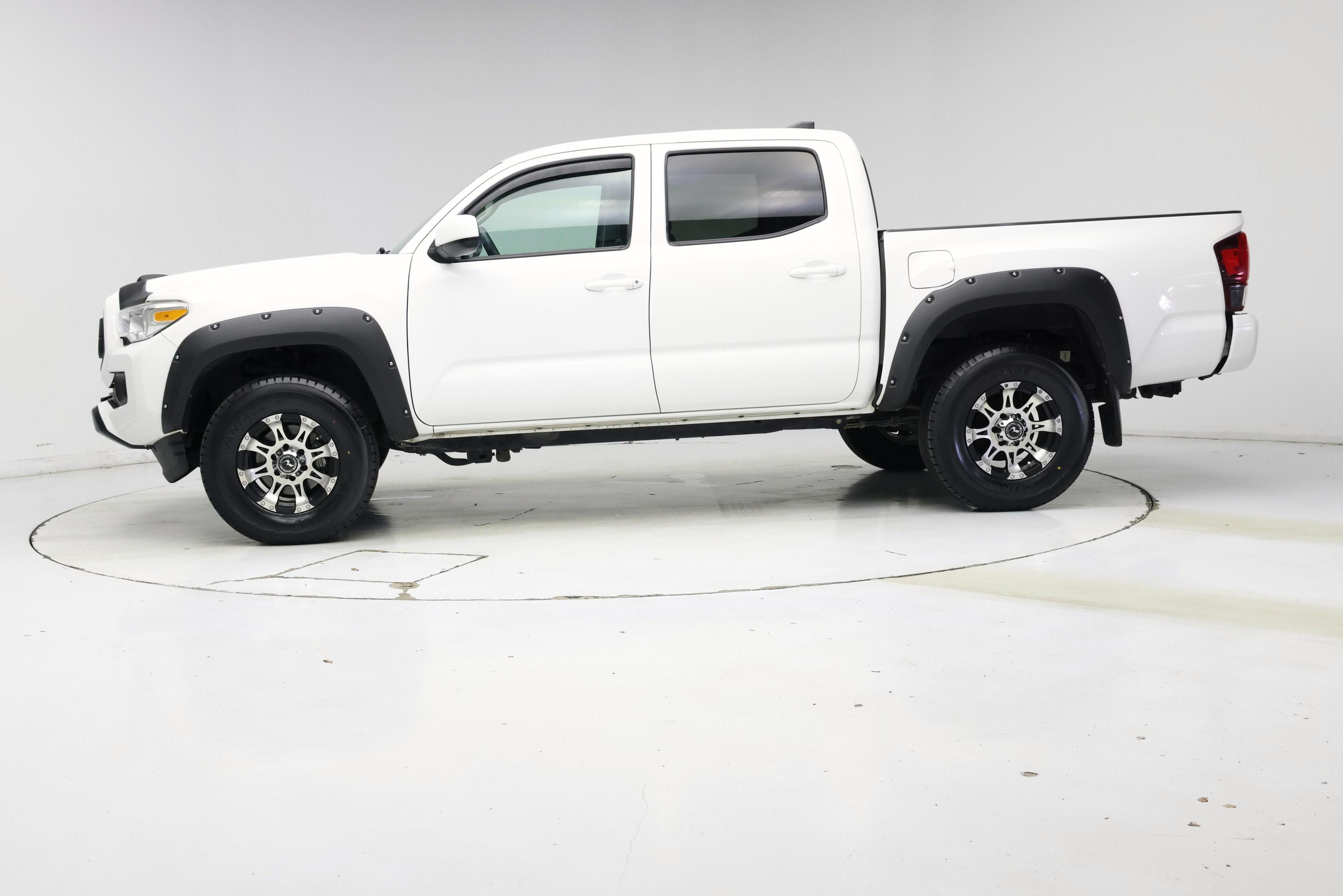 Thumbnail: 2020 Toyota Tacoma - 3