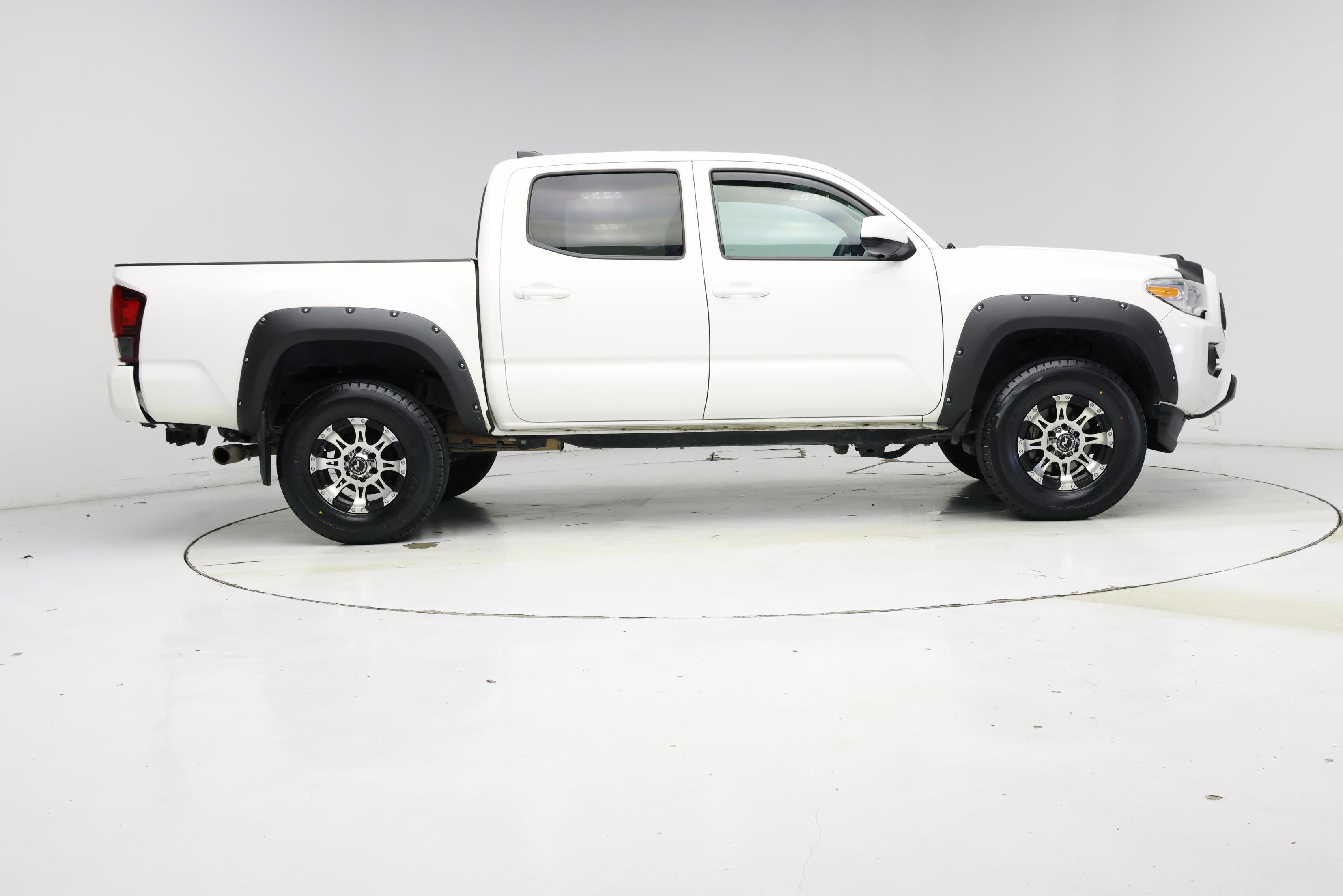 Thumbnail: 2020 Toyota Tacoma - 7
