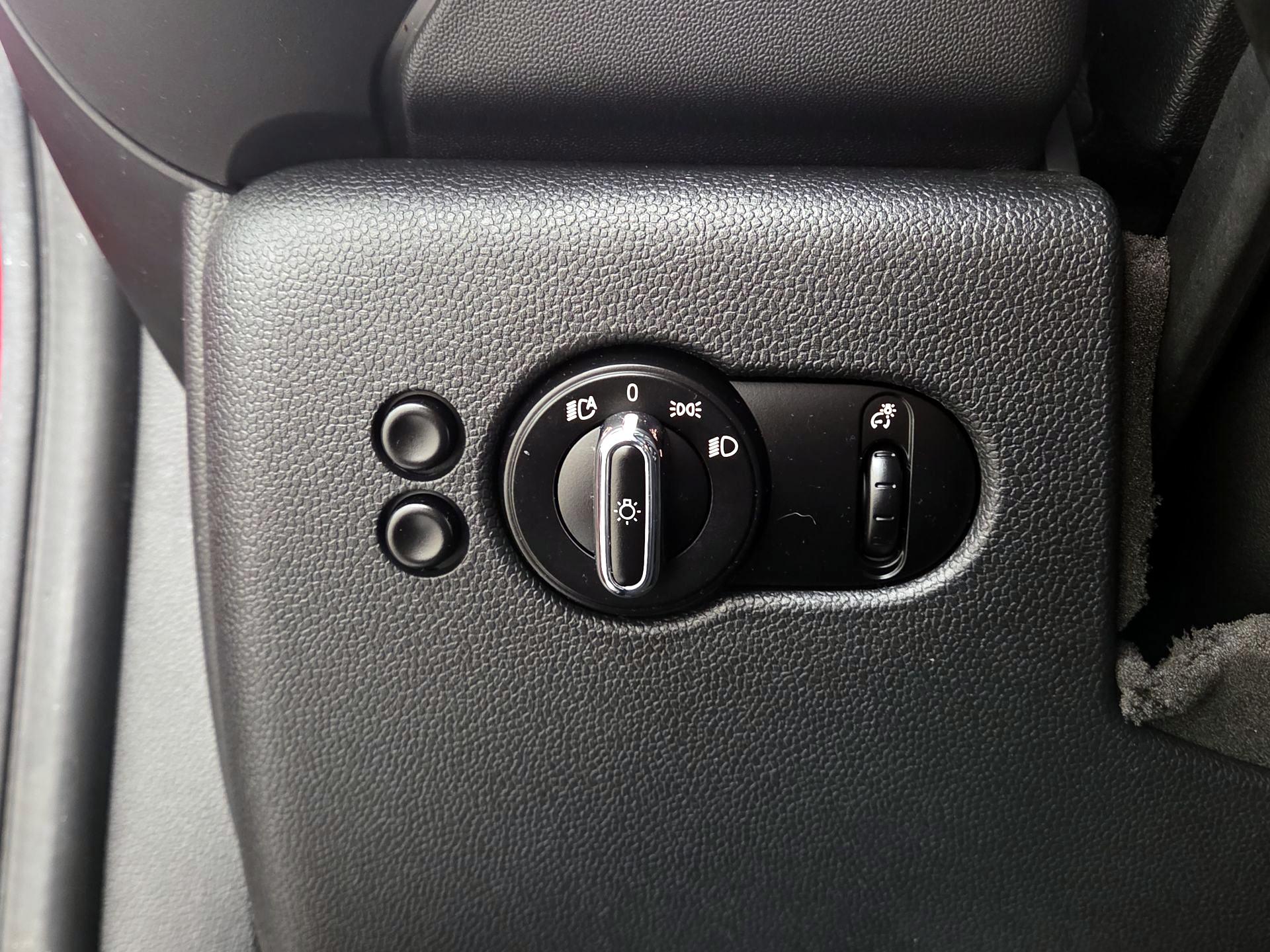 Thumbnail: 2016 MINI Cooper Hardtop - 13