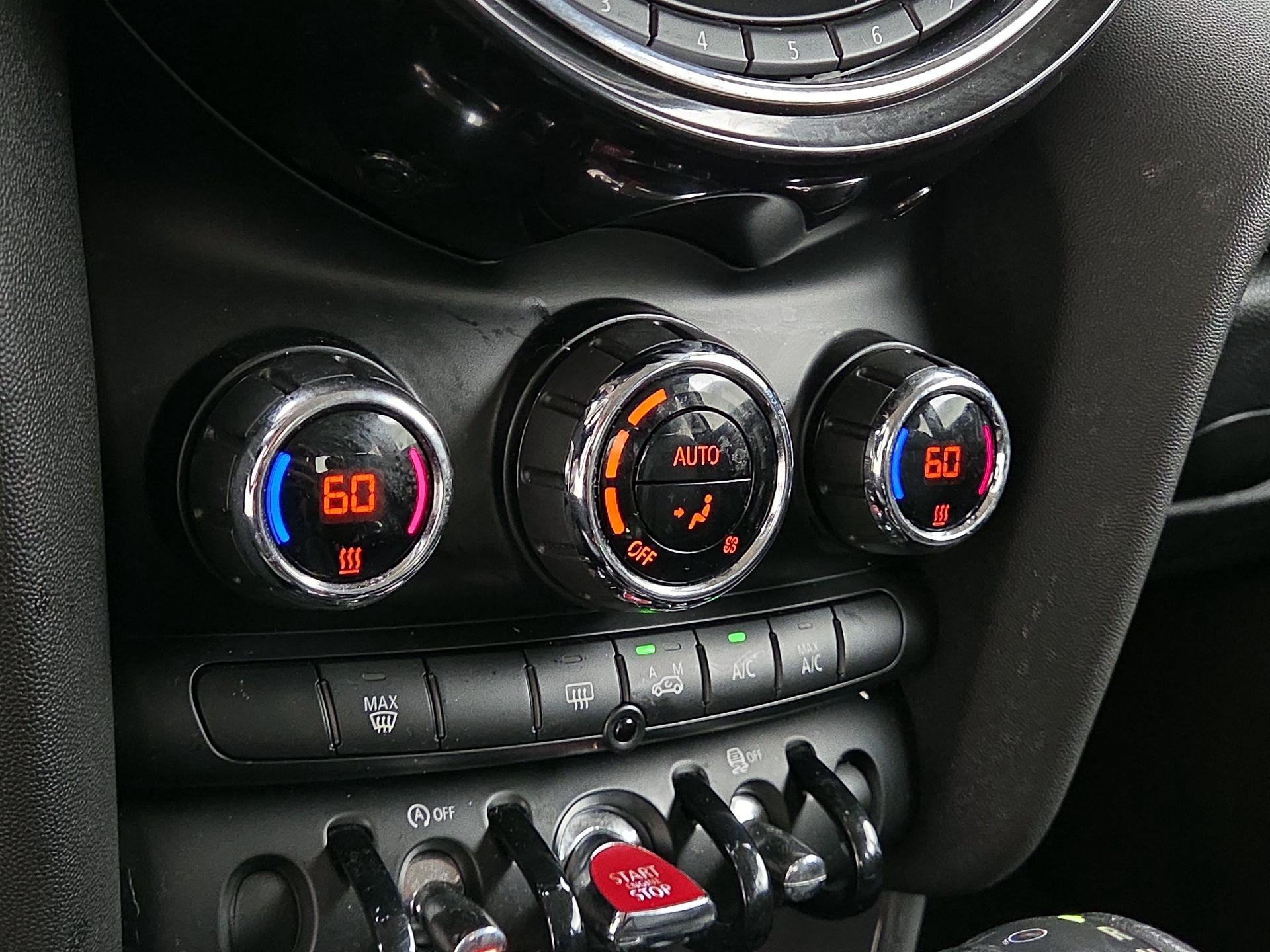 Thumbnail: 2016 MINI Cooper Hardtop - 15