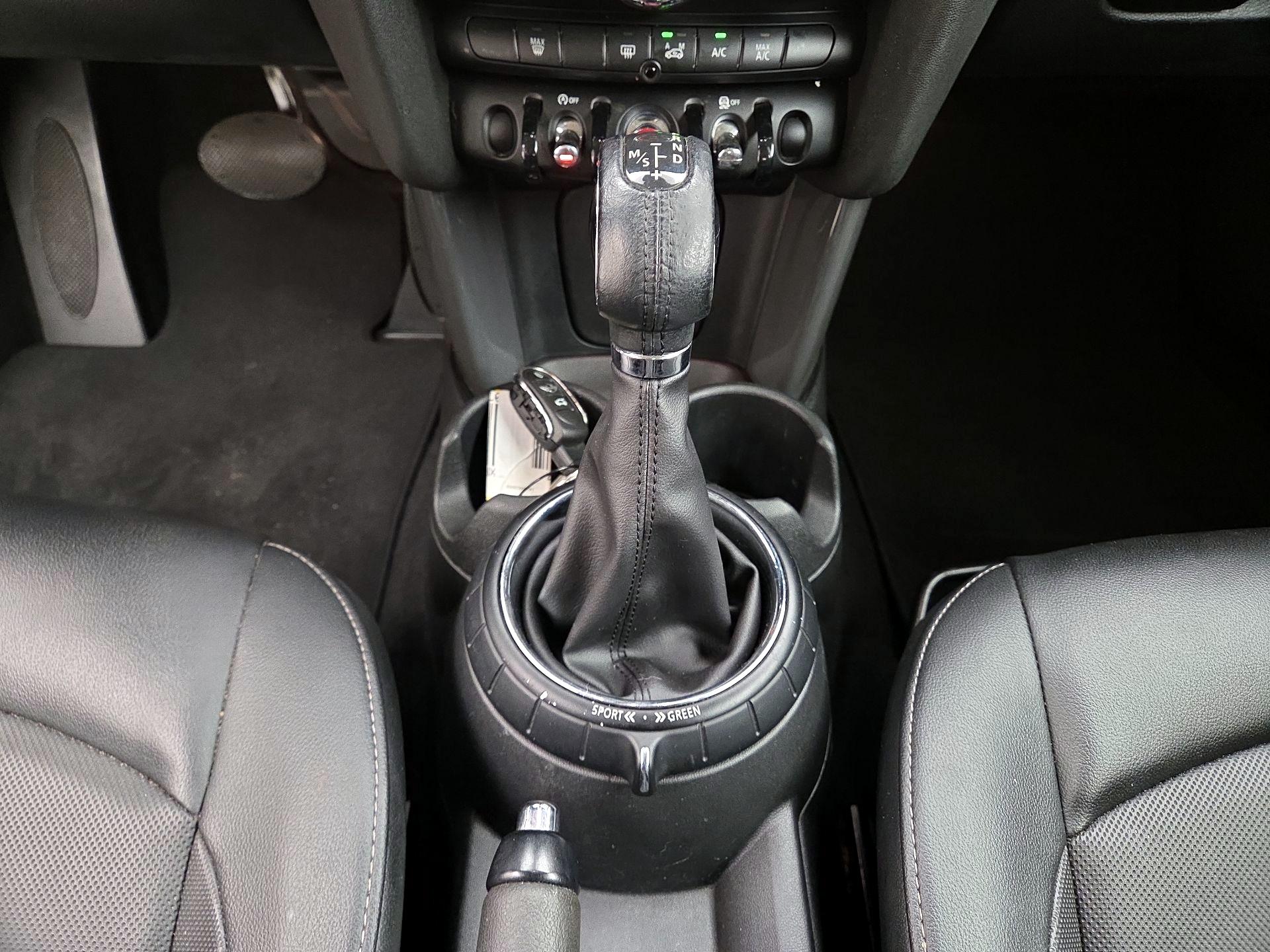 Thumbnail: 2016 MINI Cooper Hardtop - 16