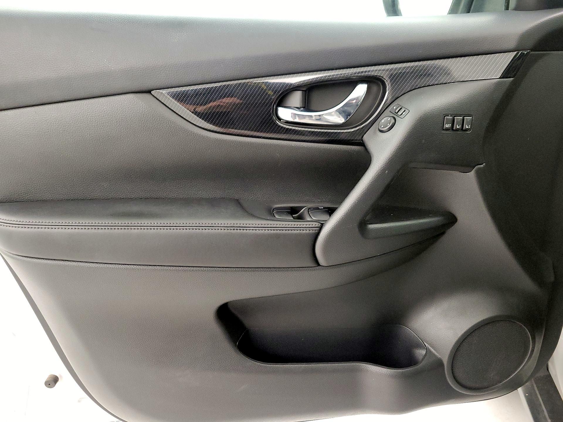 Thumbnail: 2018 Nissan Rogue - 12
