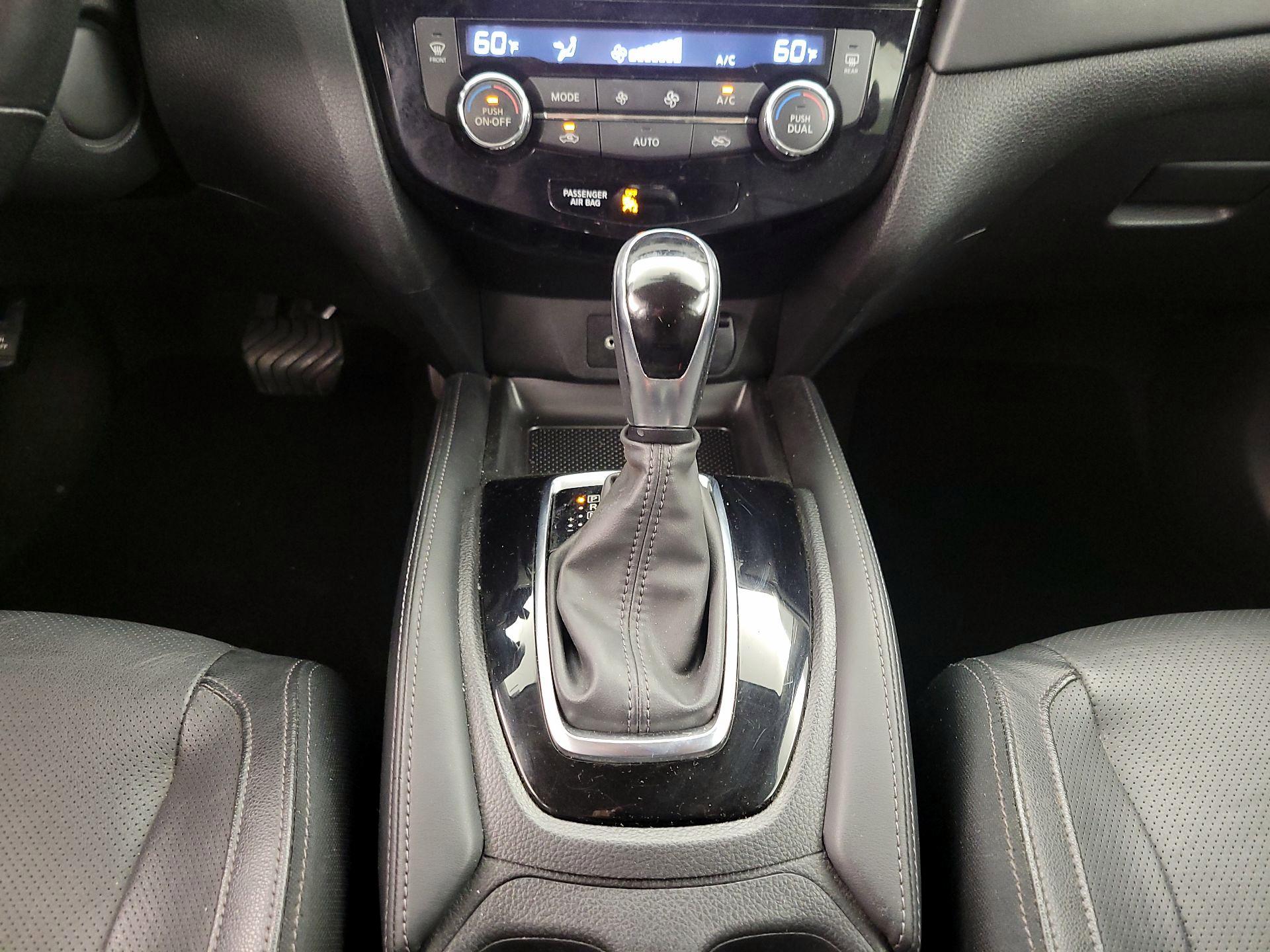 Thumbnail: 2018 Nissan Rogue - 18