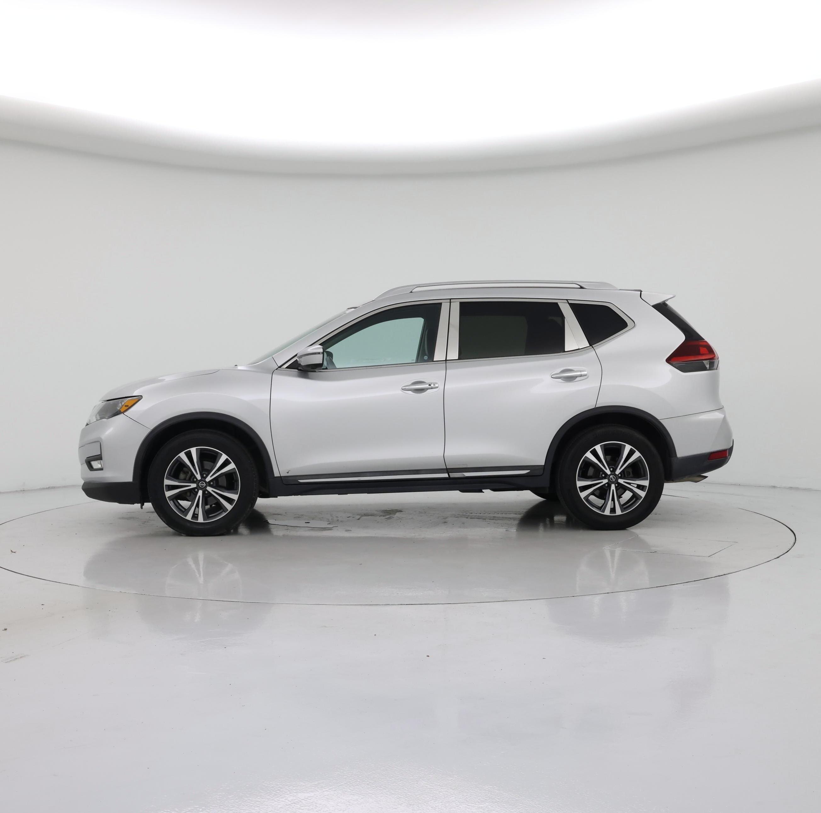 Thumbnail: 2018 Nissan Rogue - 3
