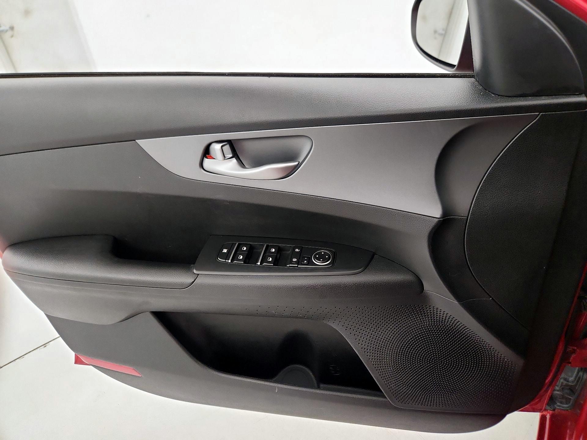 Thumbnail: 2019 Kia Forte - 12