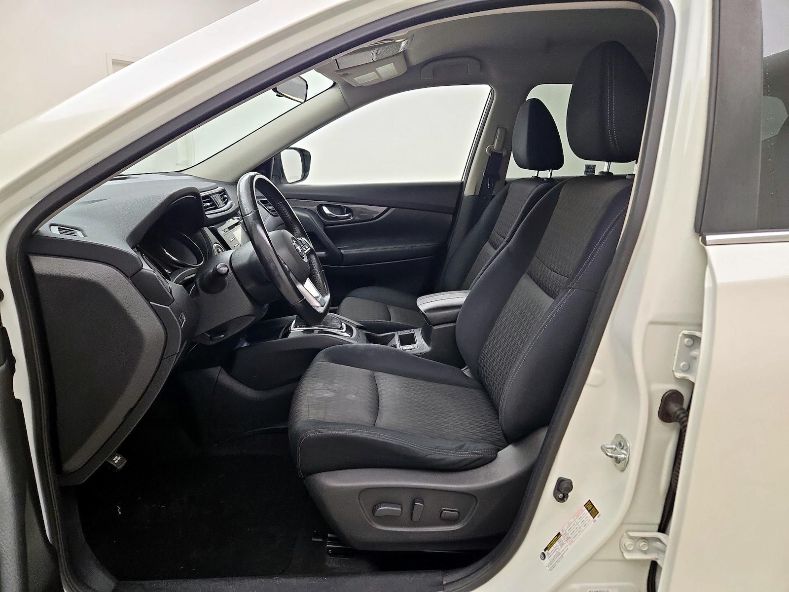 2017 Nissan Rogue SV - Photo 12