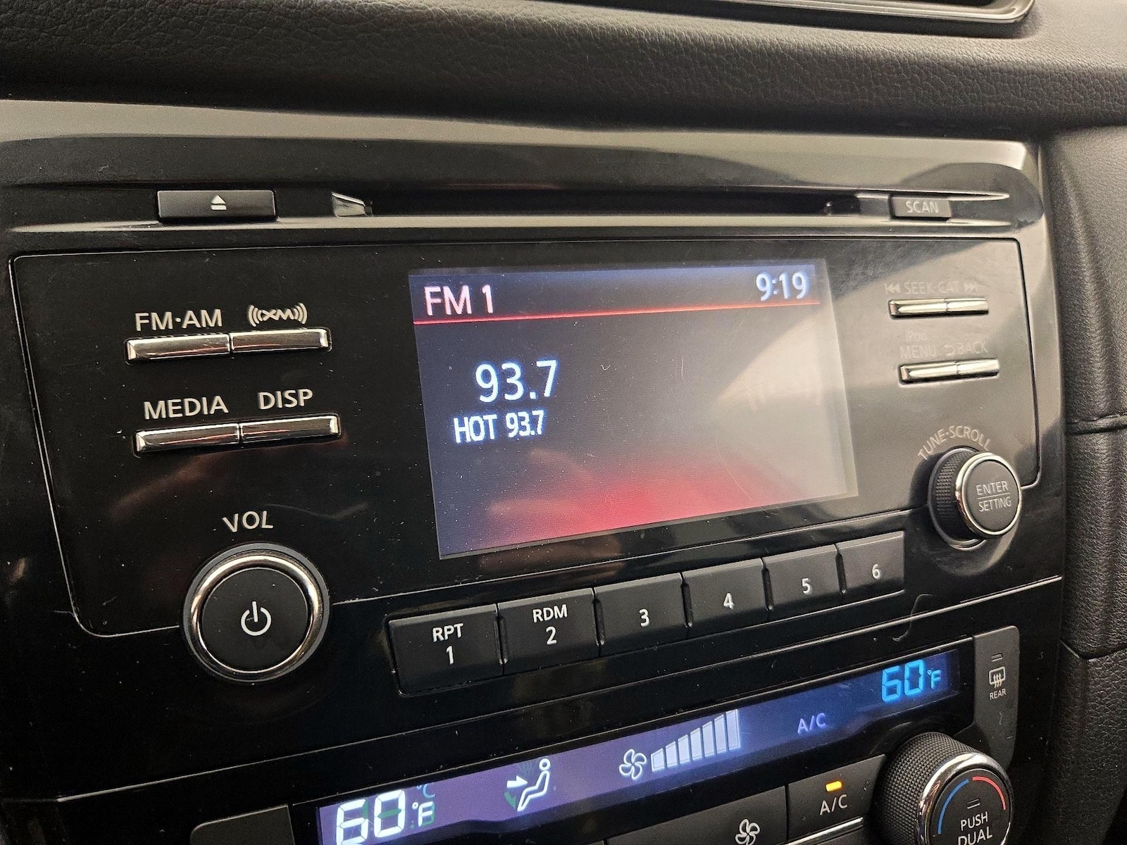 2017 Nissan Rogue SV - Photo 15
