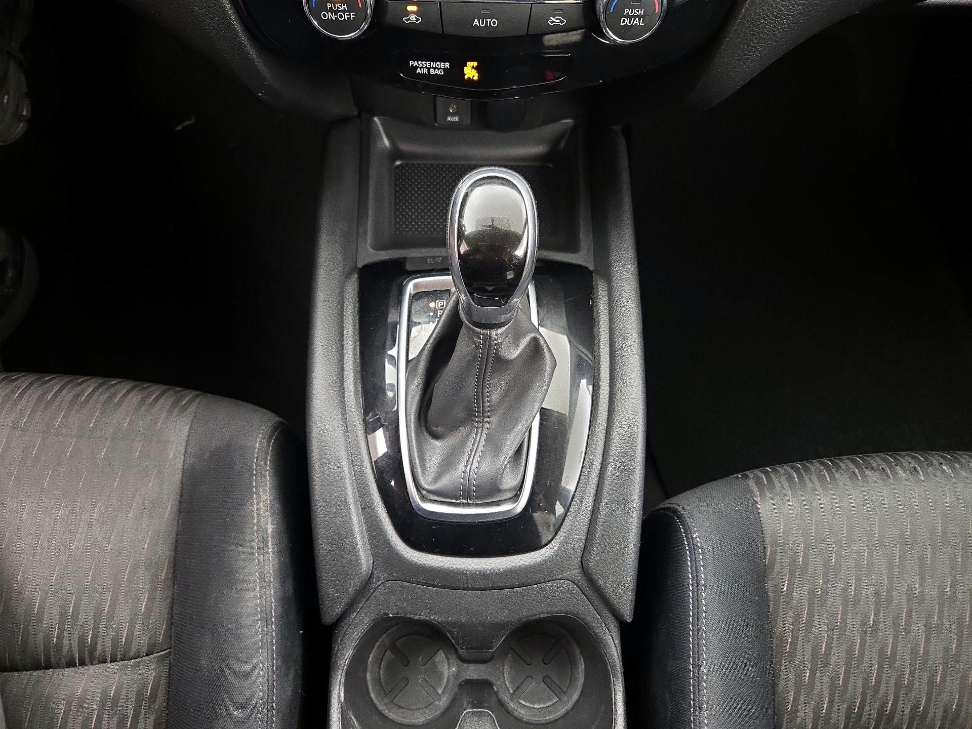 Thumbnail: 2017 Nissan Rogue - 16