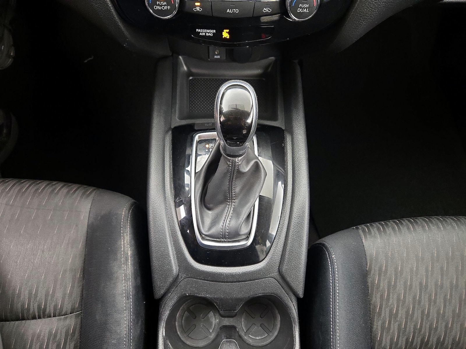 2017 Nissan Rogue SV - Photo 17