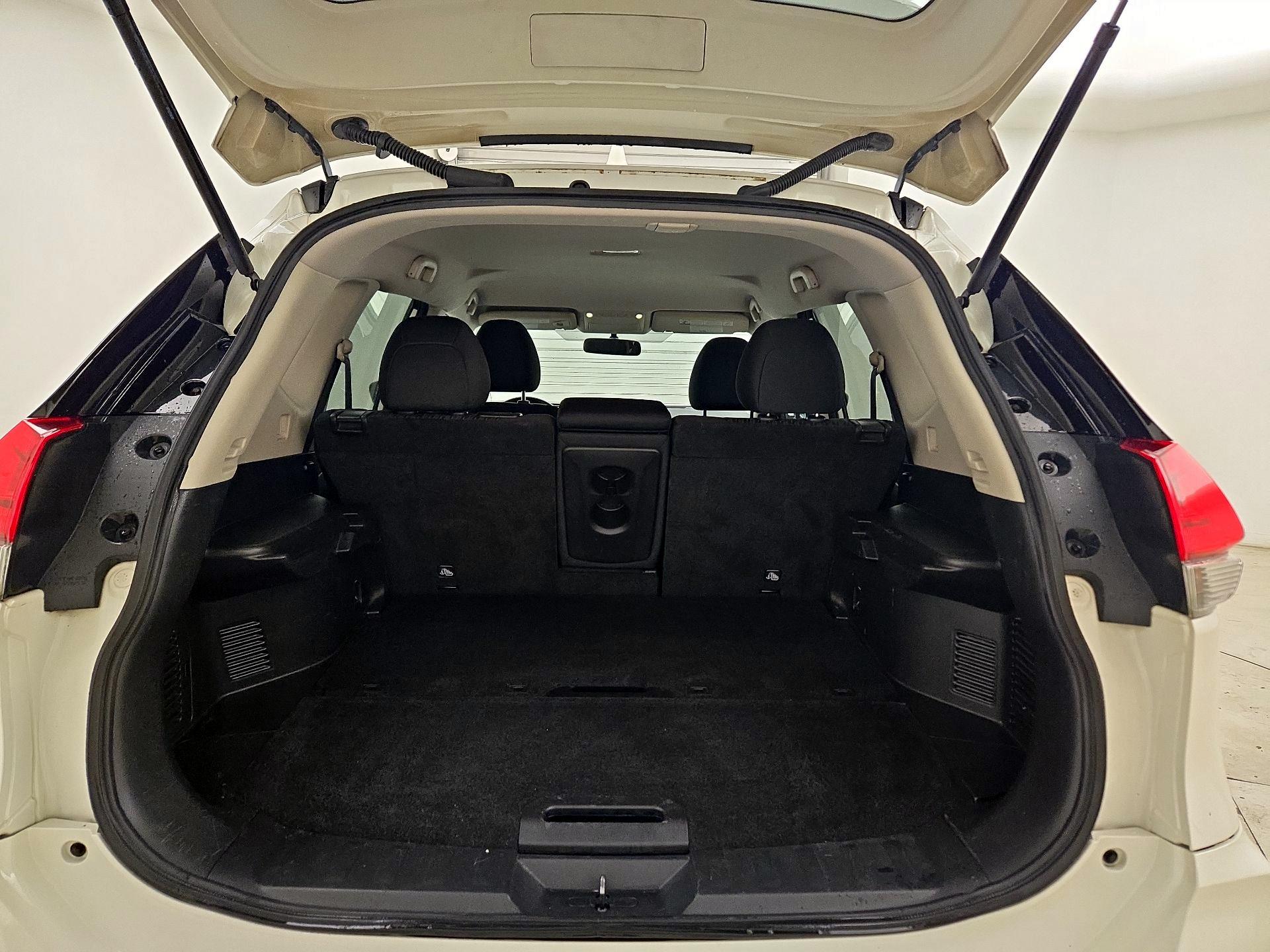 Thumbnail: 2017 Nissan Rogue - 17