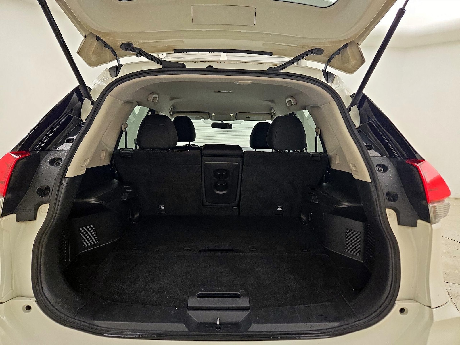 2017 Nissan Rogue SV - Photo 18