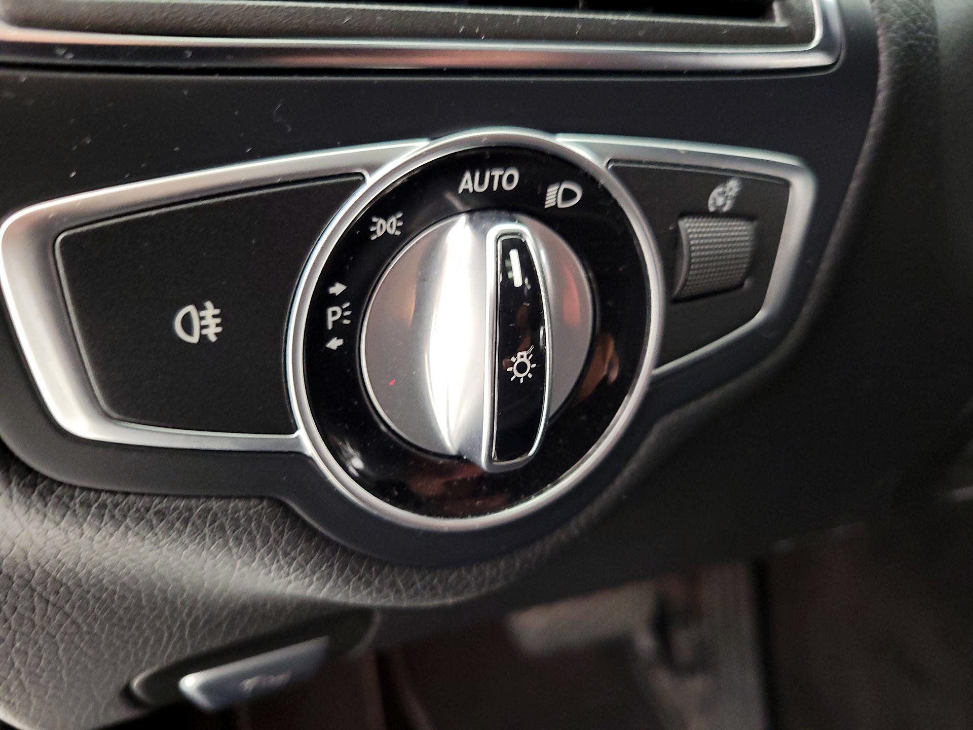 Thumbnail: 2016 Mercedes-Benz C-Class - 13