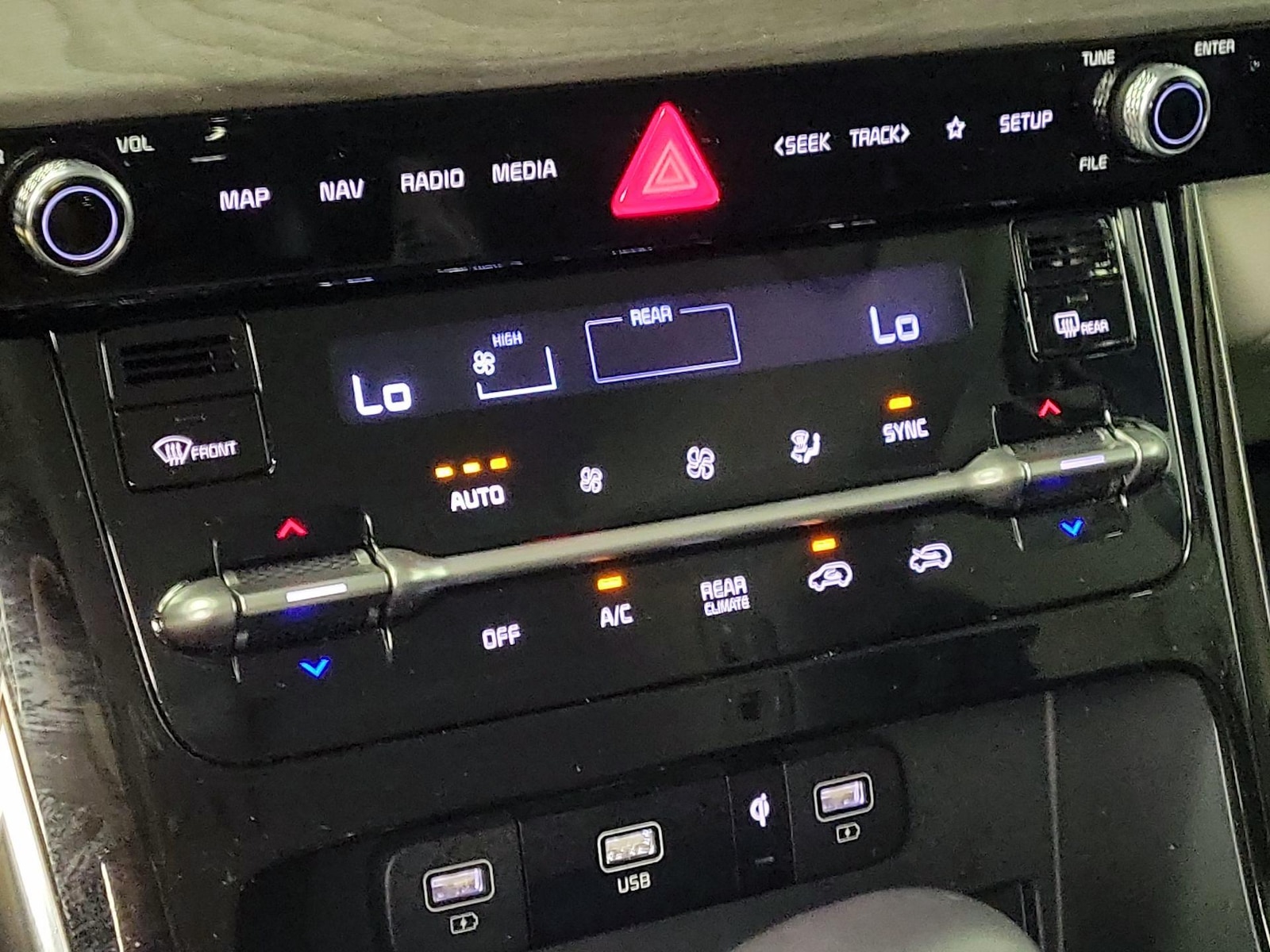 2024 Kia Carnival SX - Photo 17