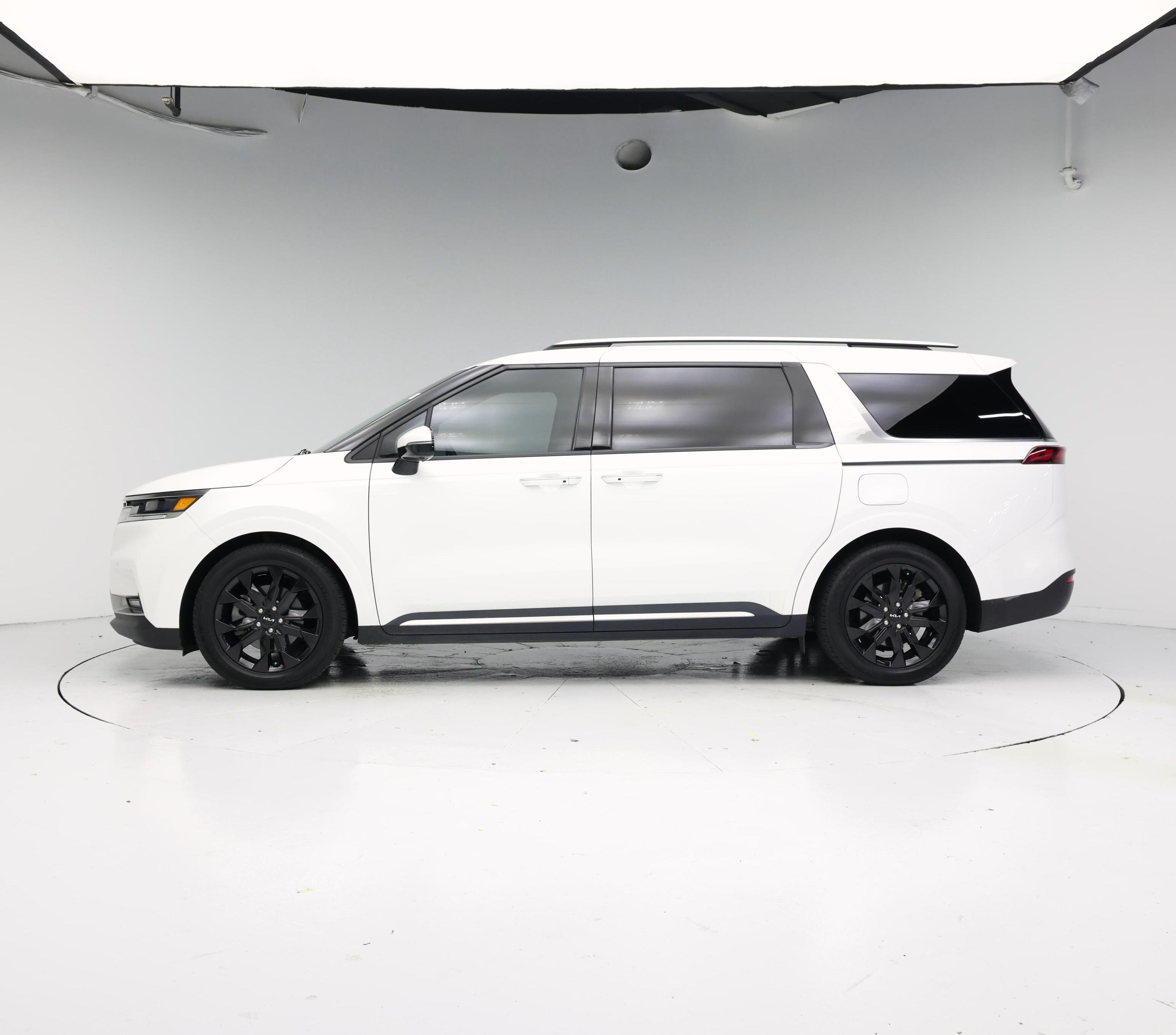 Thumbnail: 2024 Kia Carnival - 3