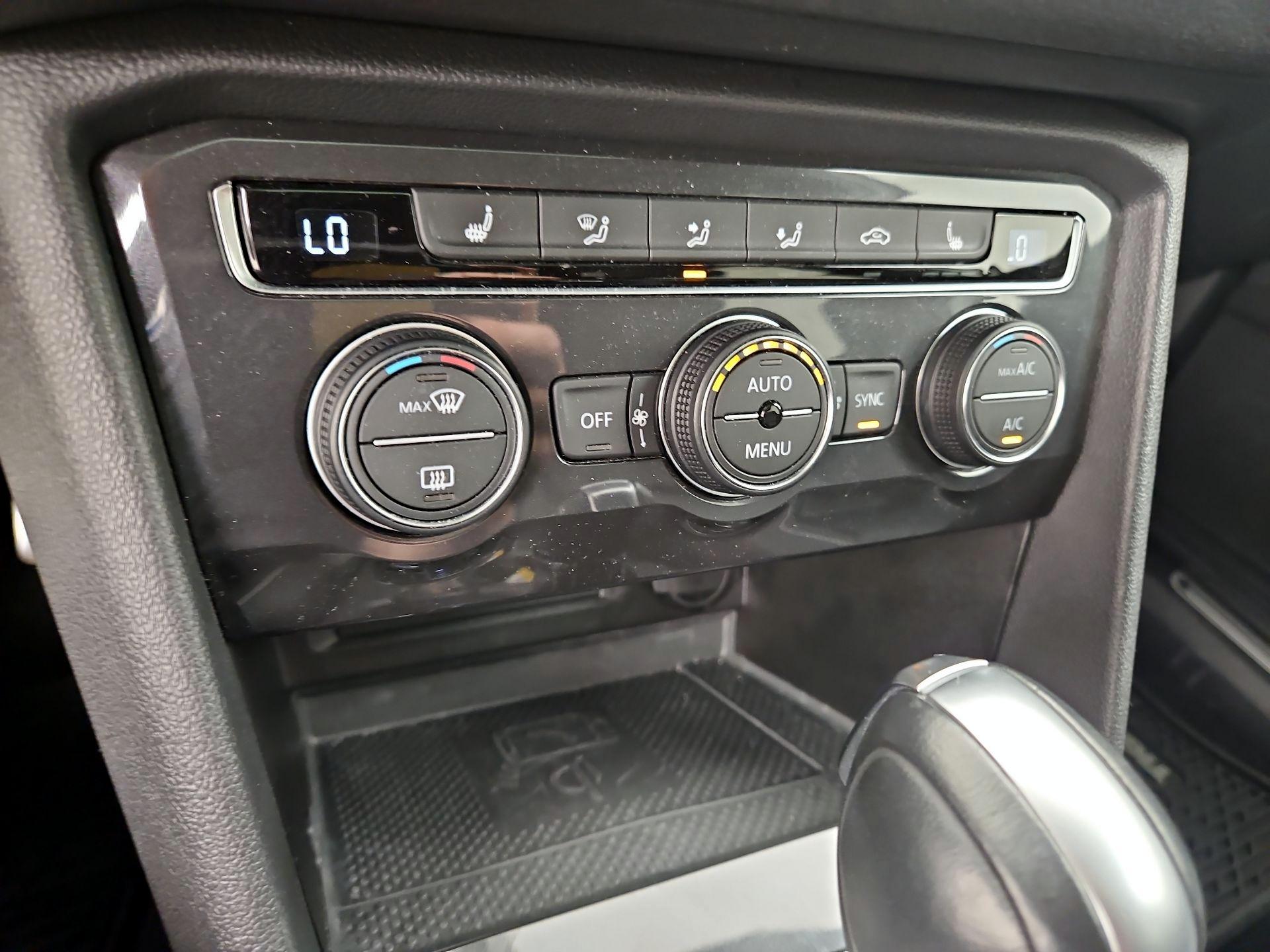 Thumbnail: 2021 Volkswagen Tiguan - 16