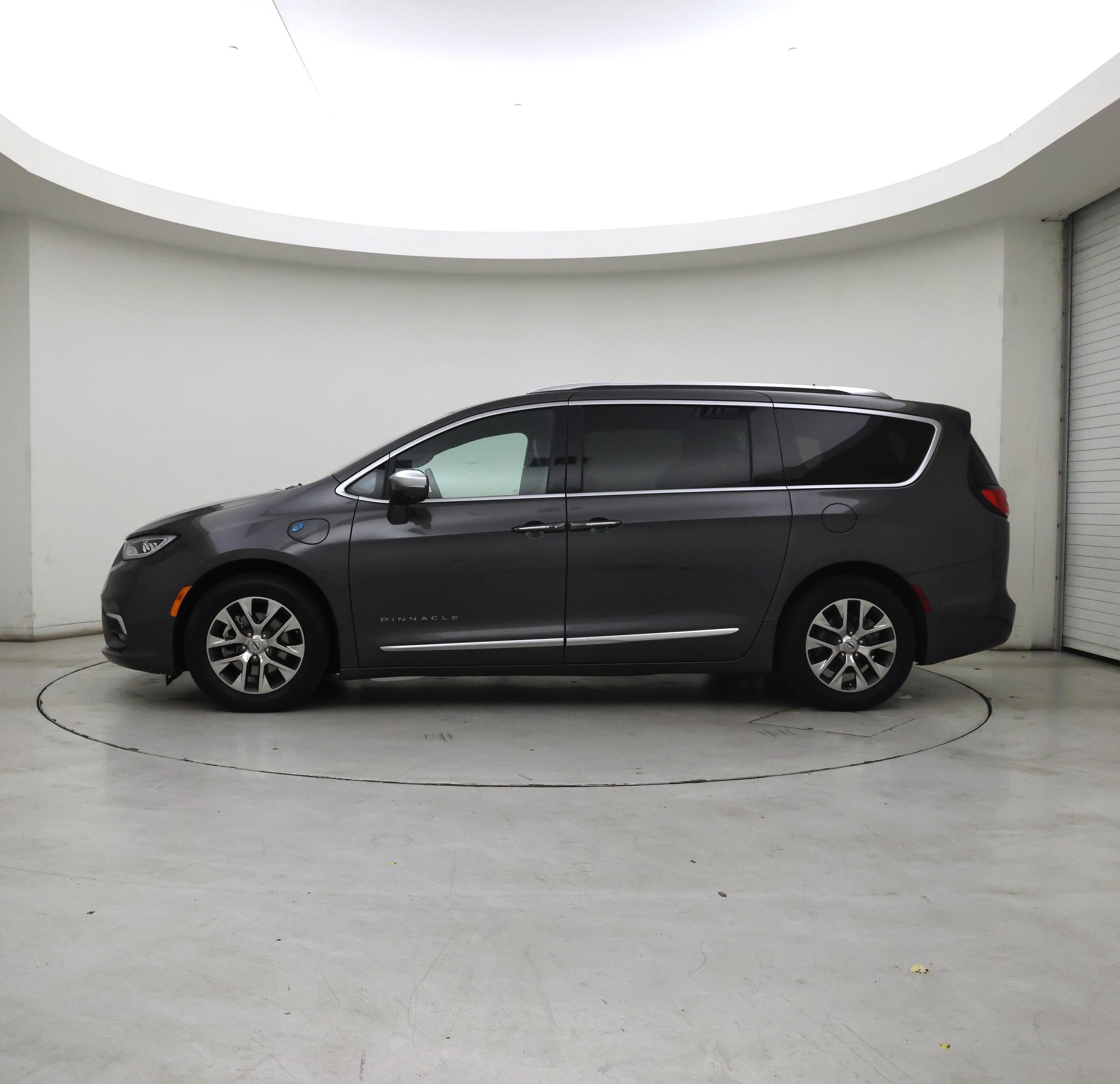 Thumbnail: 2021 Chrysler Pacifica - 3