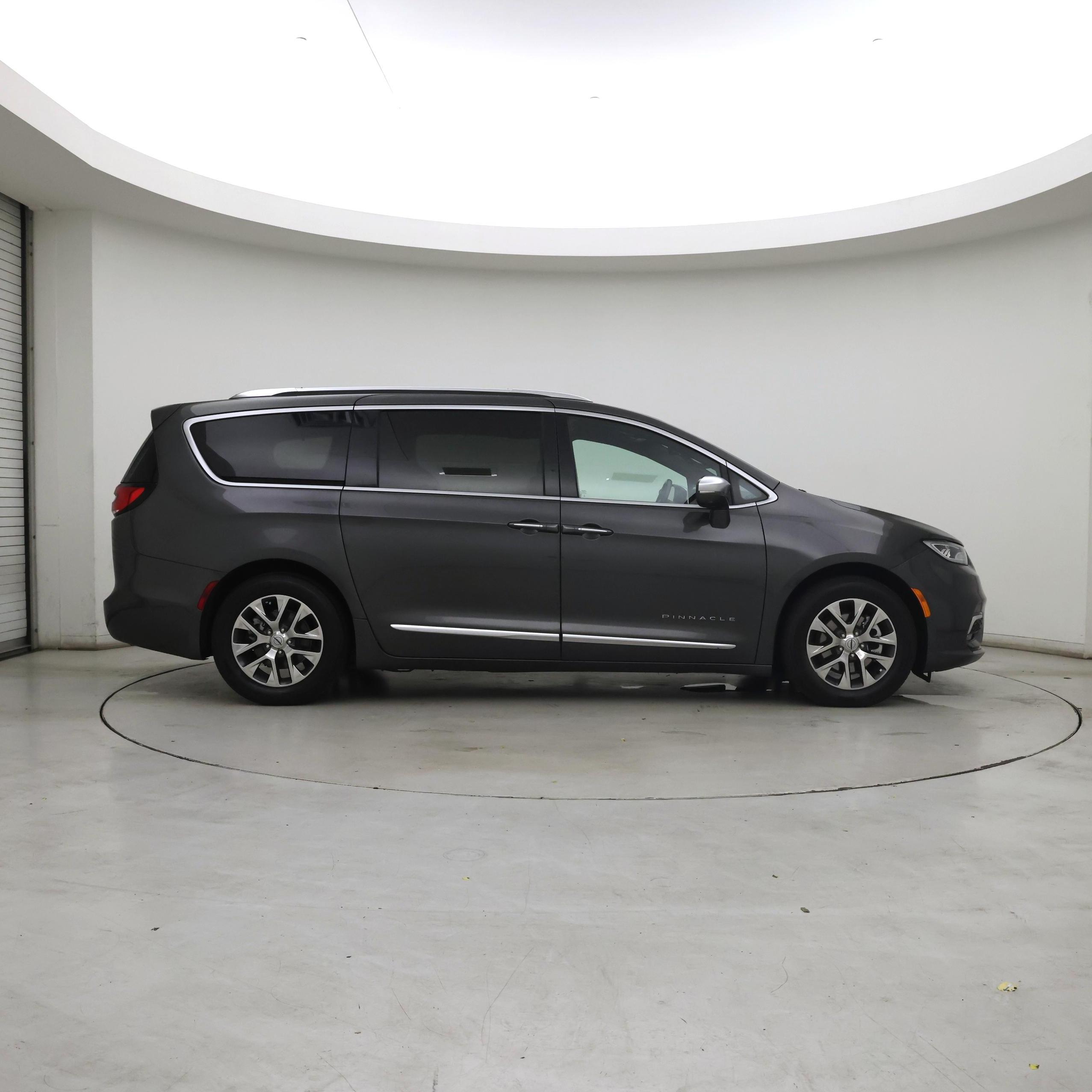Thumbnail: 2021 Chrysler Pacifica - 7