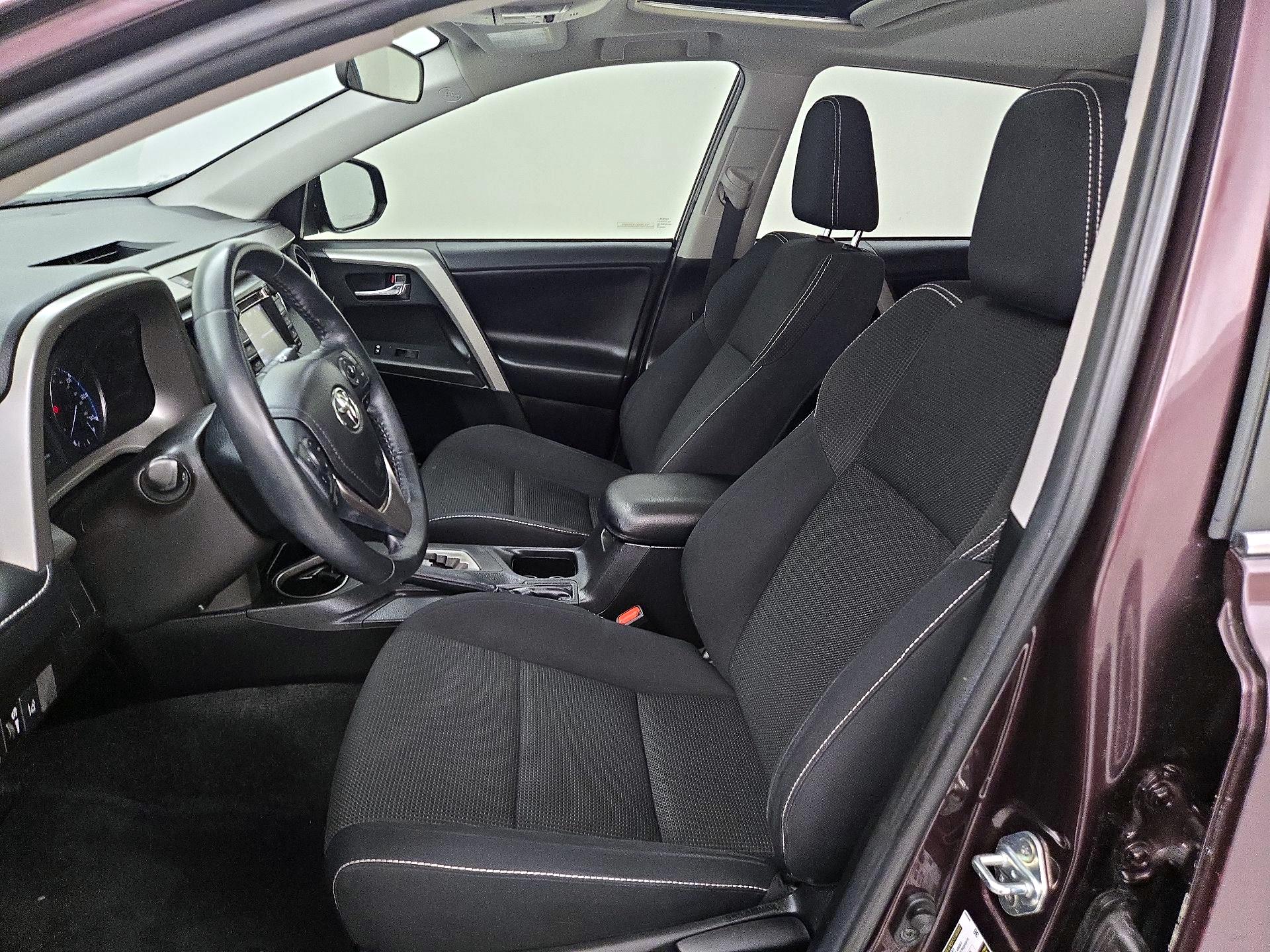 Thumbnail: 2018 Toyota RAV4 - 9