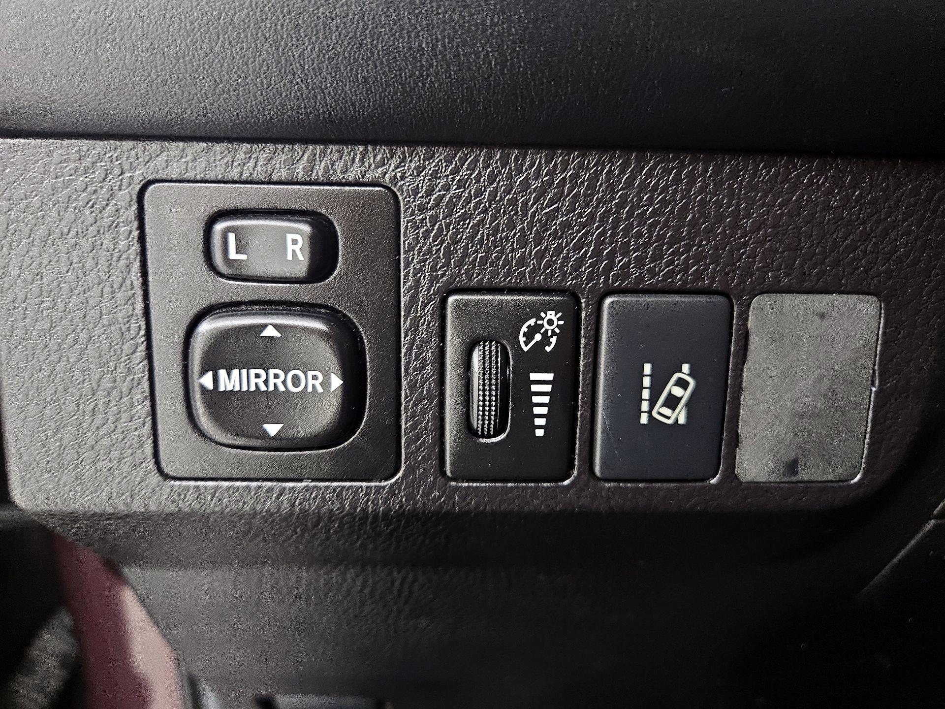 Thumbnail: 2018 Toyota RAV4 - 11